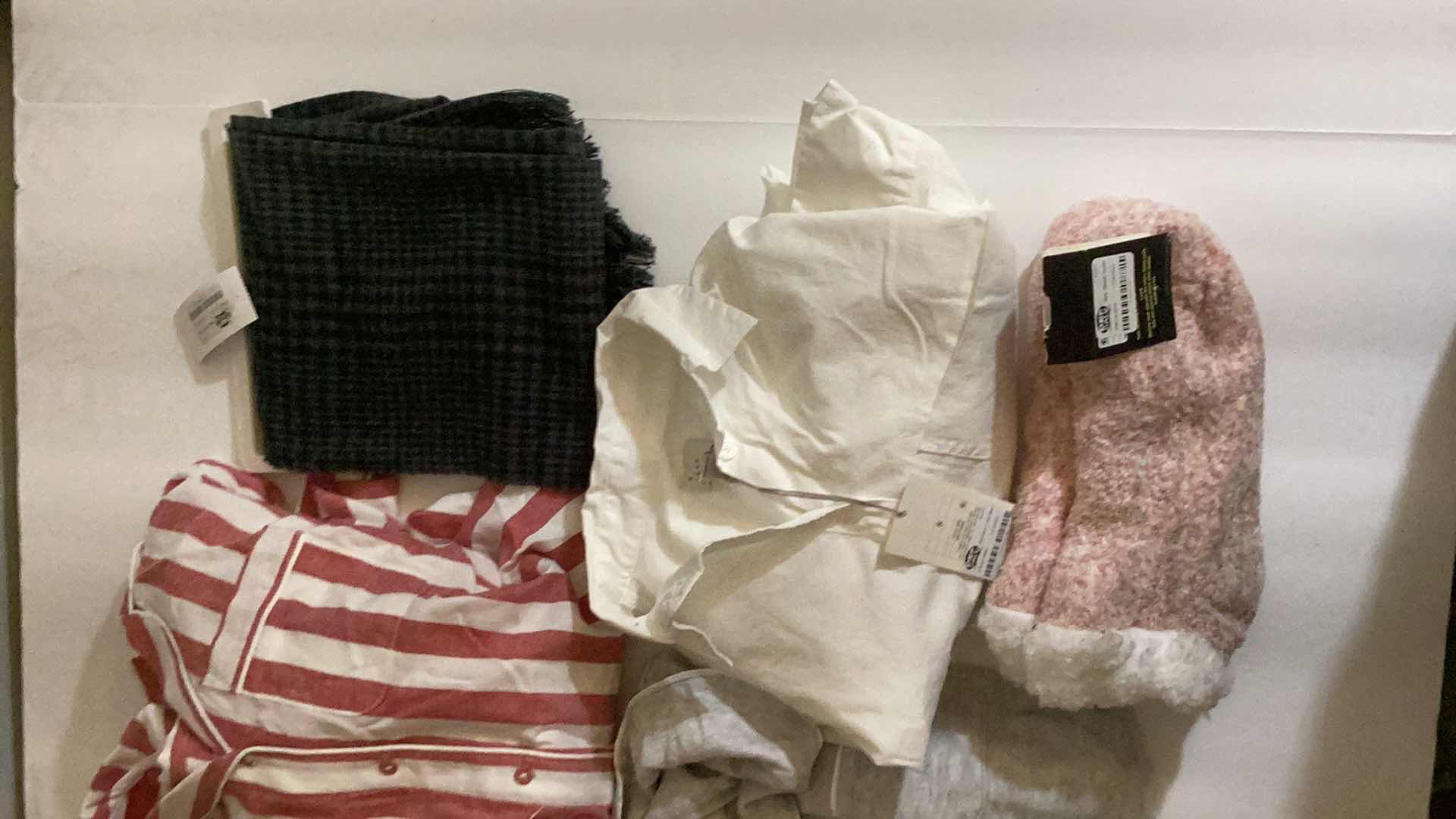 Photo 1 of 8-VARIOUS SIZE WOMANS CLOTHING