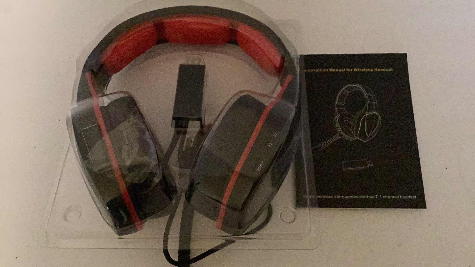 Photo 1 of NEW IN BOX HUHD 2.4GHZ WIRELESS GAMING 7.1 HEADSET