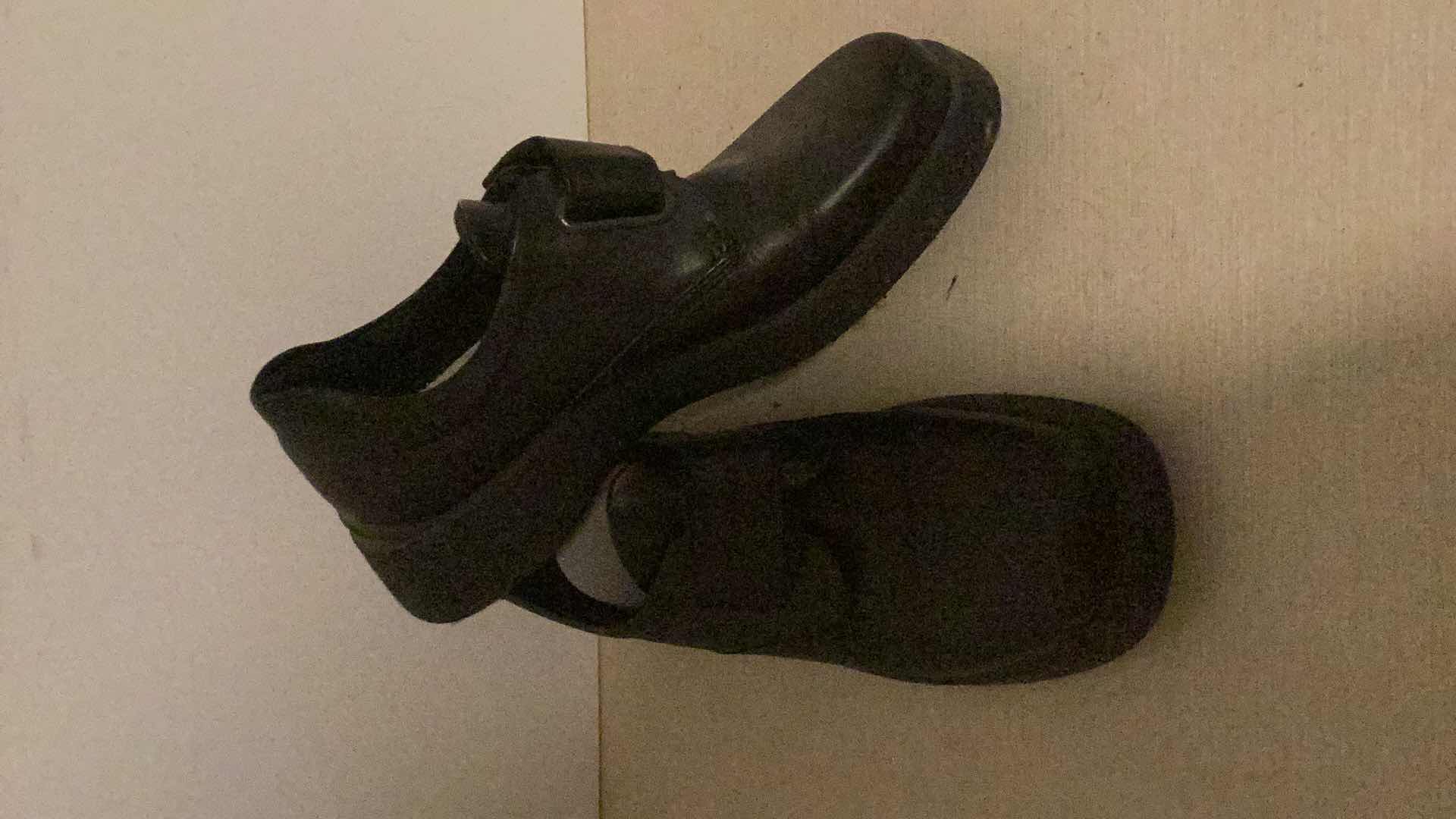 Photo 1 of 2 WOMENS SHOES SIZE 8.5 (BASS NEW IN BOX)