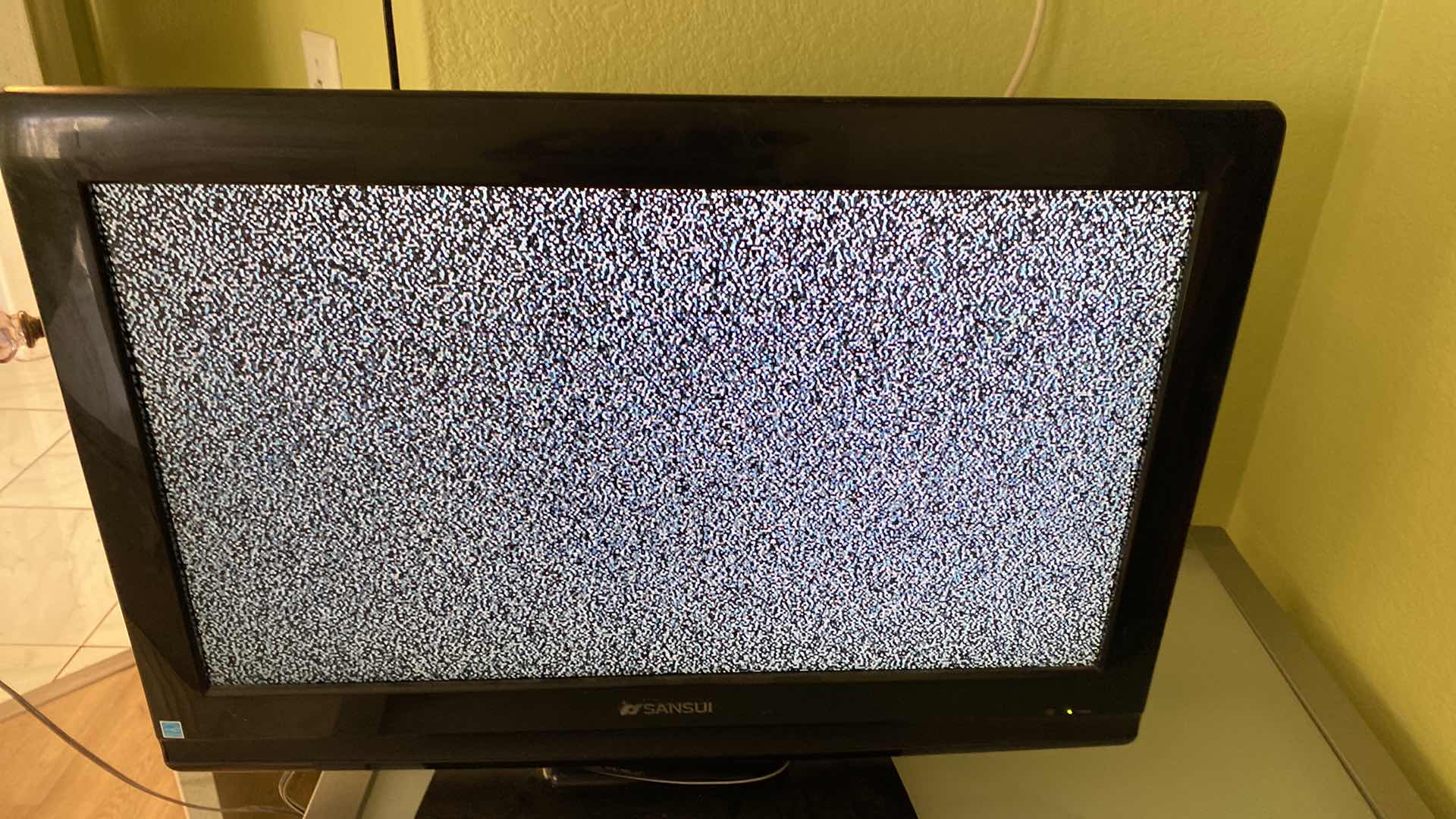 Photo 1 of DANSUI 26” TV TESTED (MISSING REMOTE)