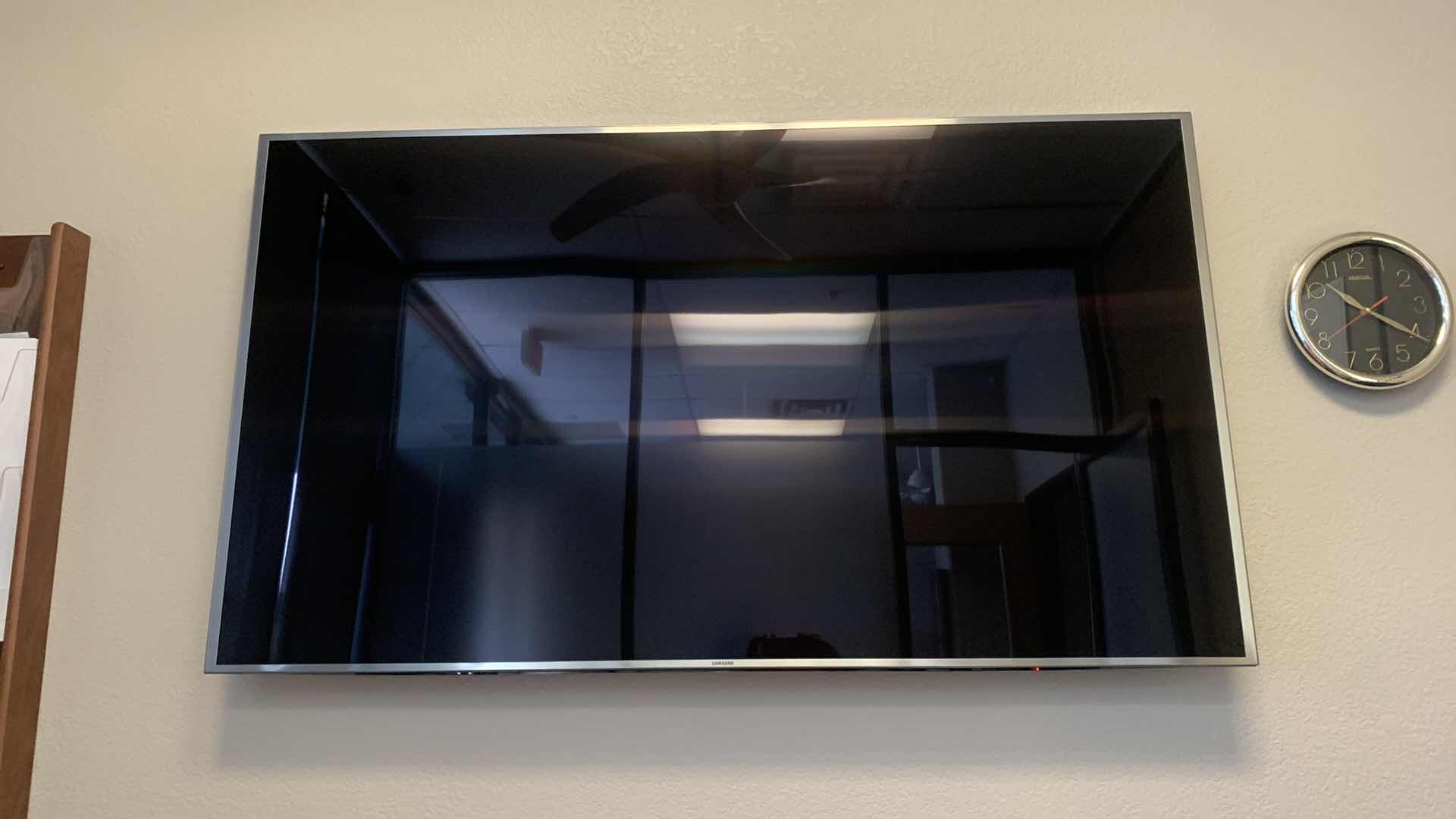 Photo 1 of 65” SAMSUNG SUHD TV W SMART HUB REMOTE