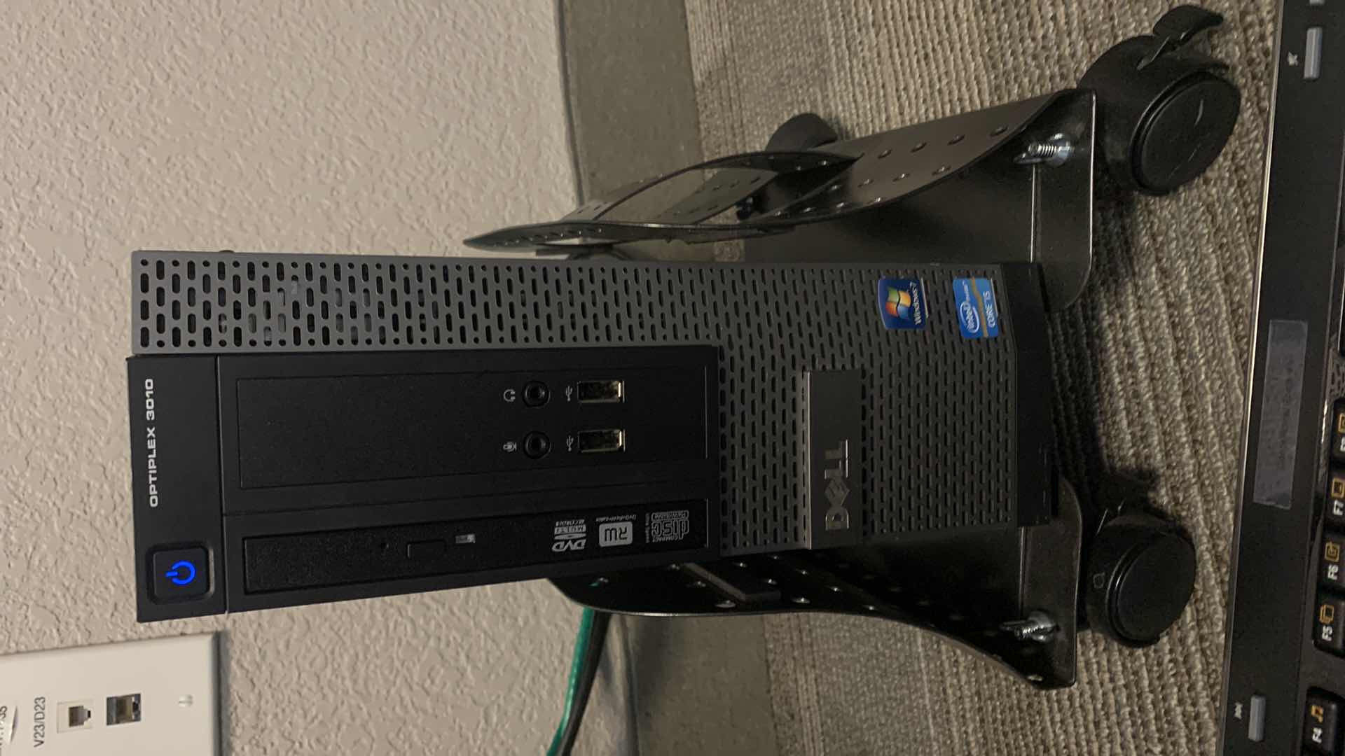 Photo 2 of DELL OPTIFLEX 3010 w INTEL DVD RW DISC, LOGITECH KEYBOARD AND MOUSE