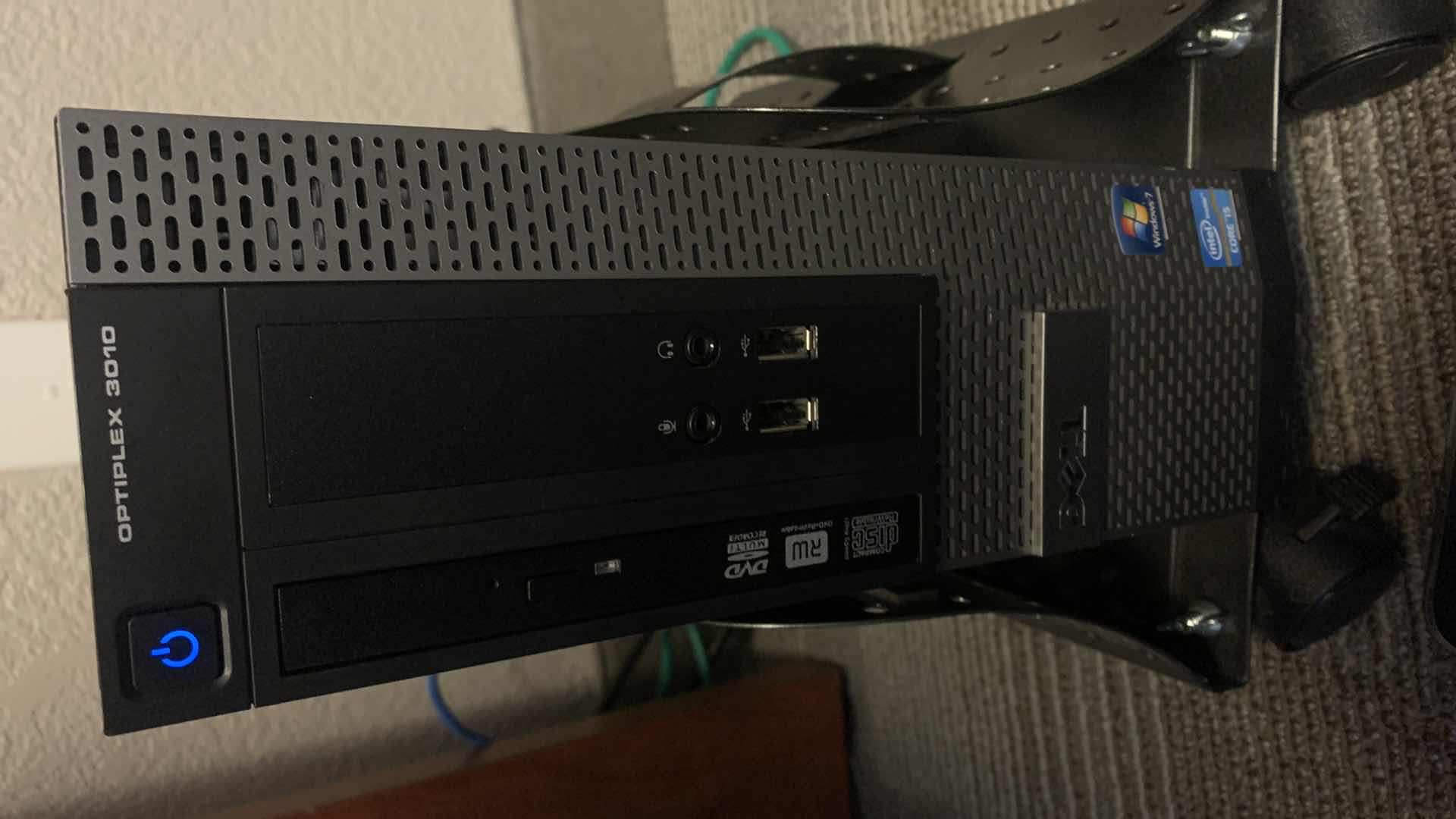 Photo 5 of DELL OPTIFLEX 3010 w INTEL DVD RW DISC, LOGITECH KEYBOARD AND MOUSE