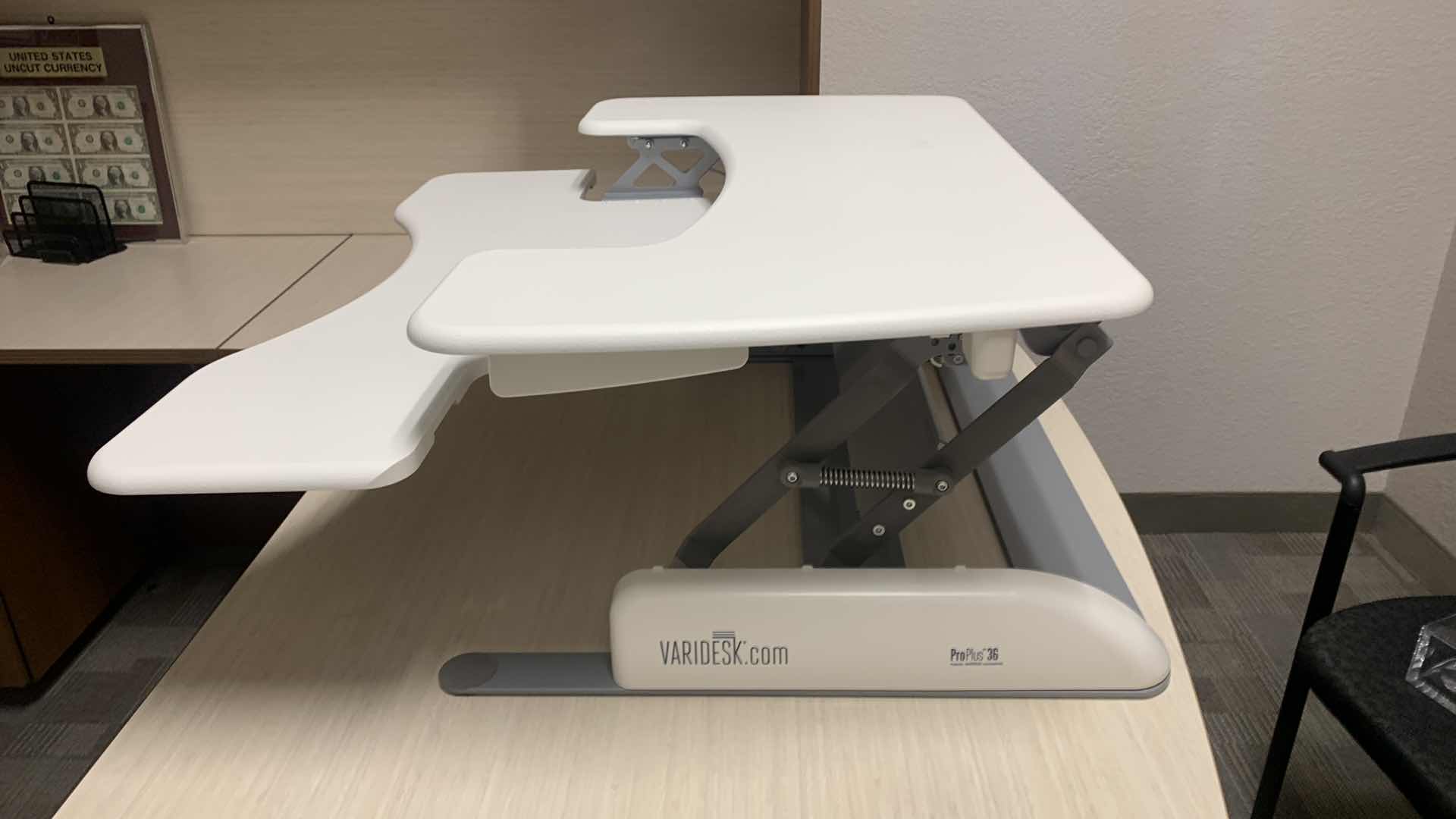 Photo 1 of VARIDESK ADJUSTABLE STAND SIT DESK PRO PLUS 36
