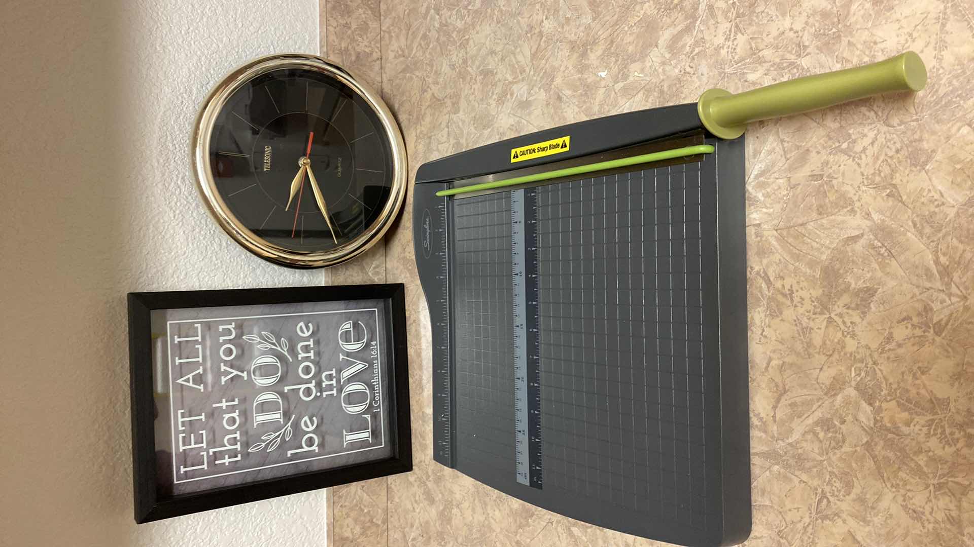 Photo 4 of 6 ASSORTED OFFICE ITEMS