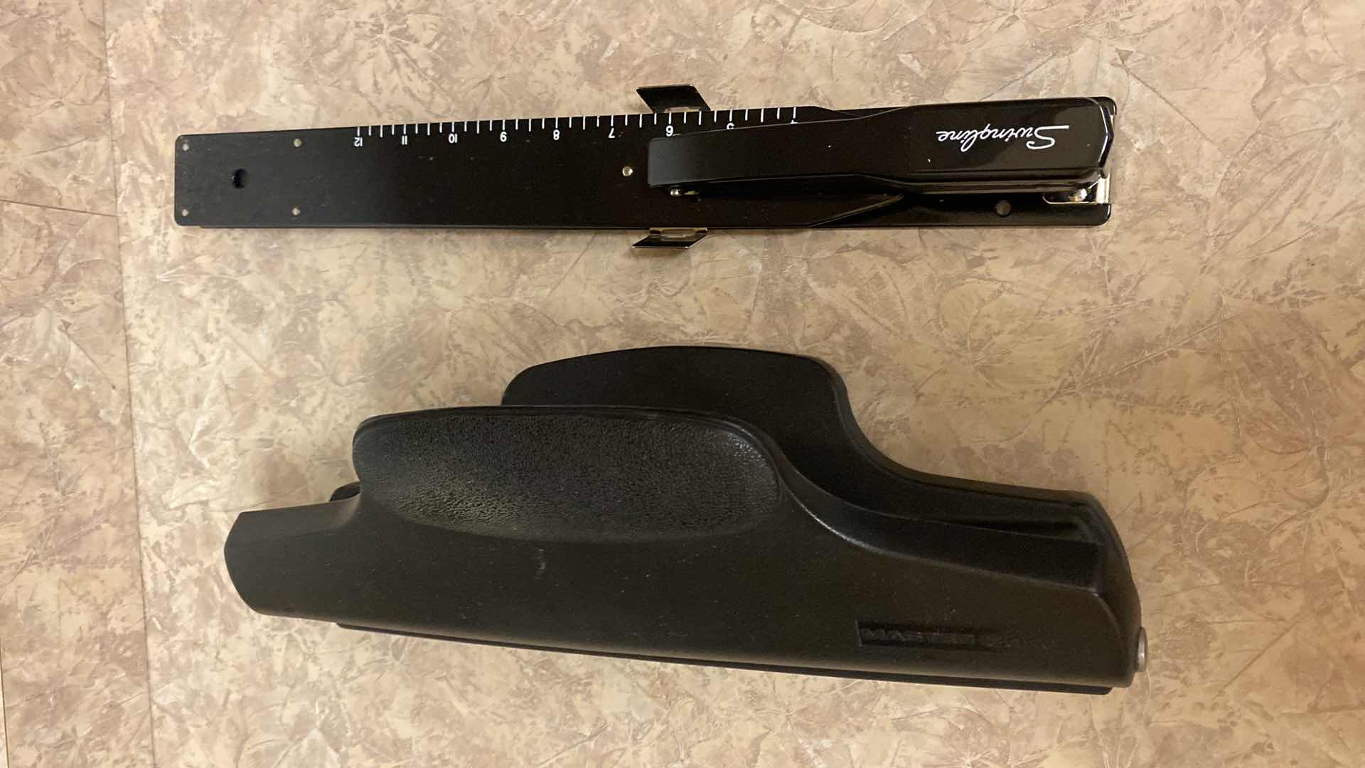 Photo 3 of 6 ASSORTED OFFICE ITEMS