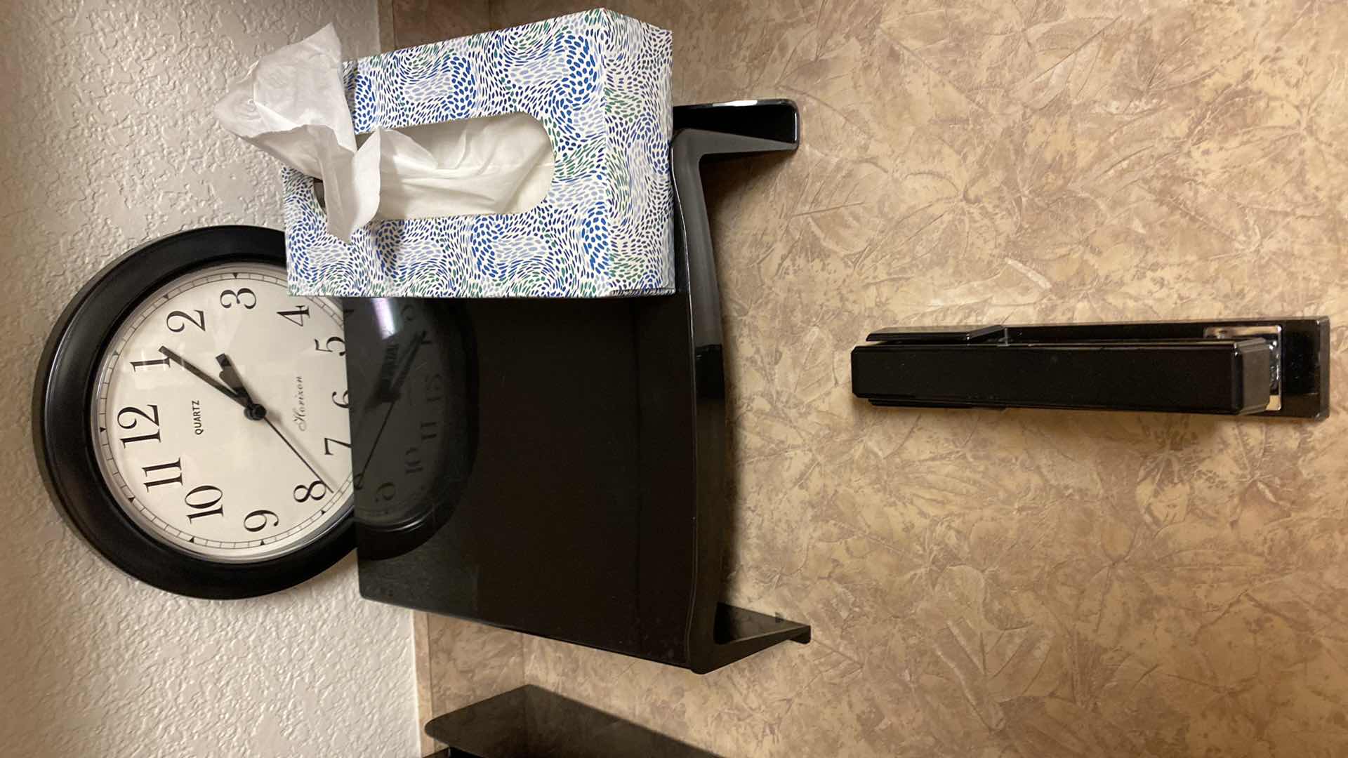 Photo 2 of 9 ASSORTED OFFICE ITEMS