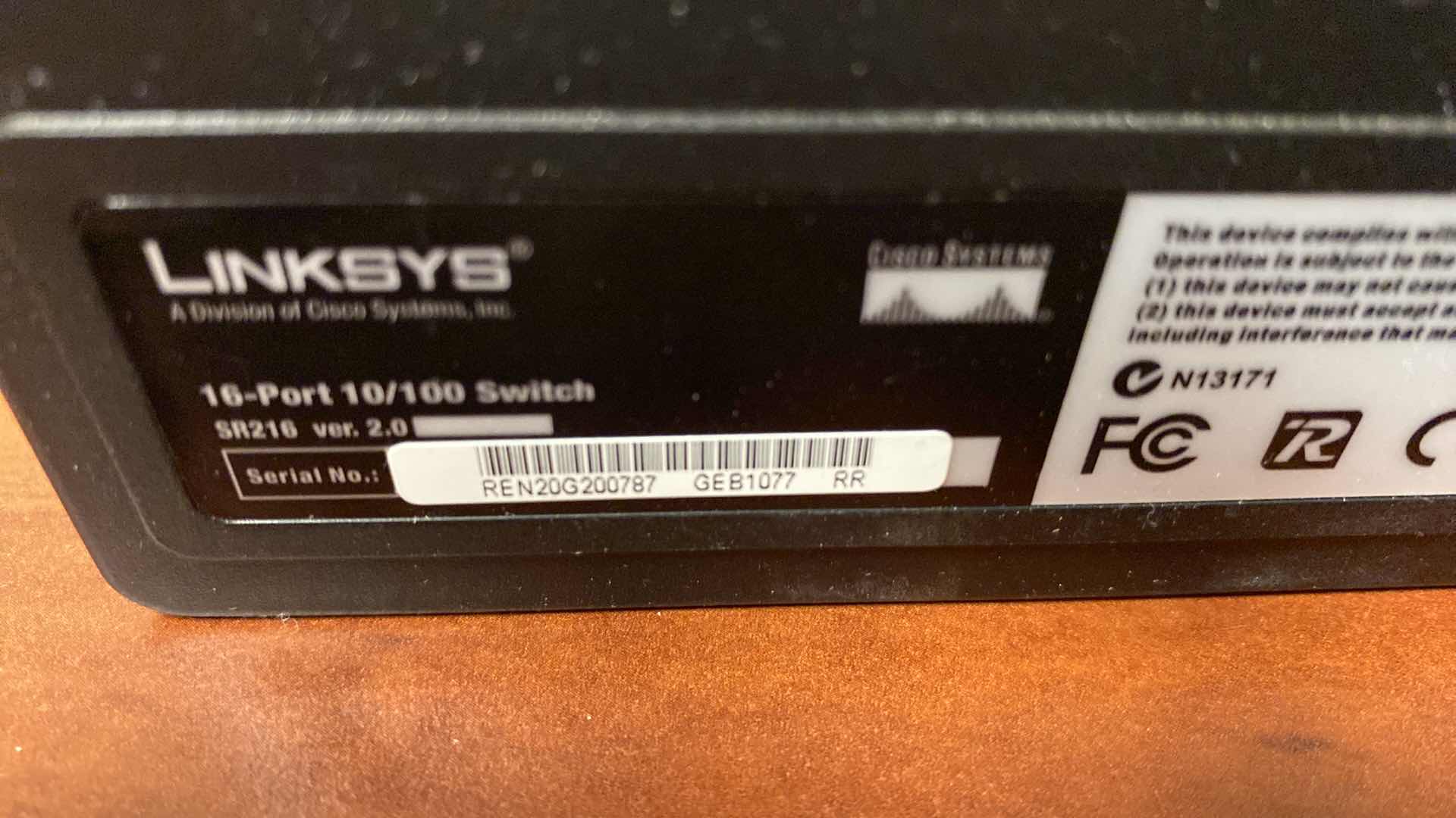 Photo 1 of LINKSYS SPLITTER SR216 16 PORT 10/100 SWITCH