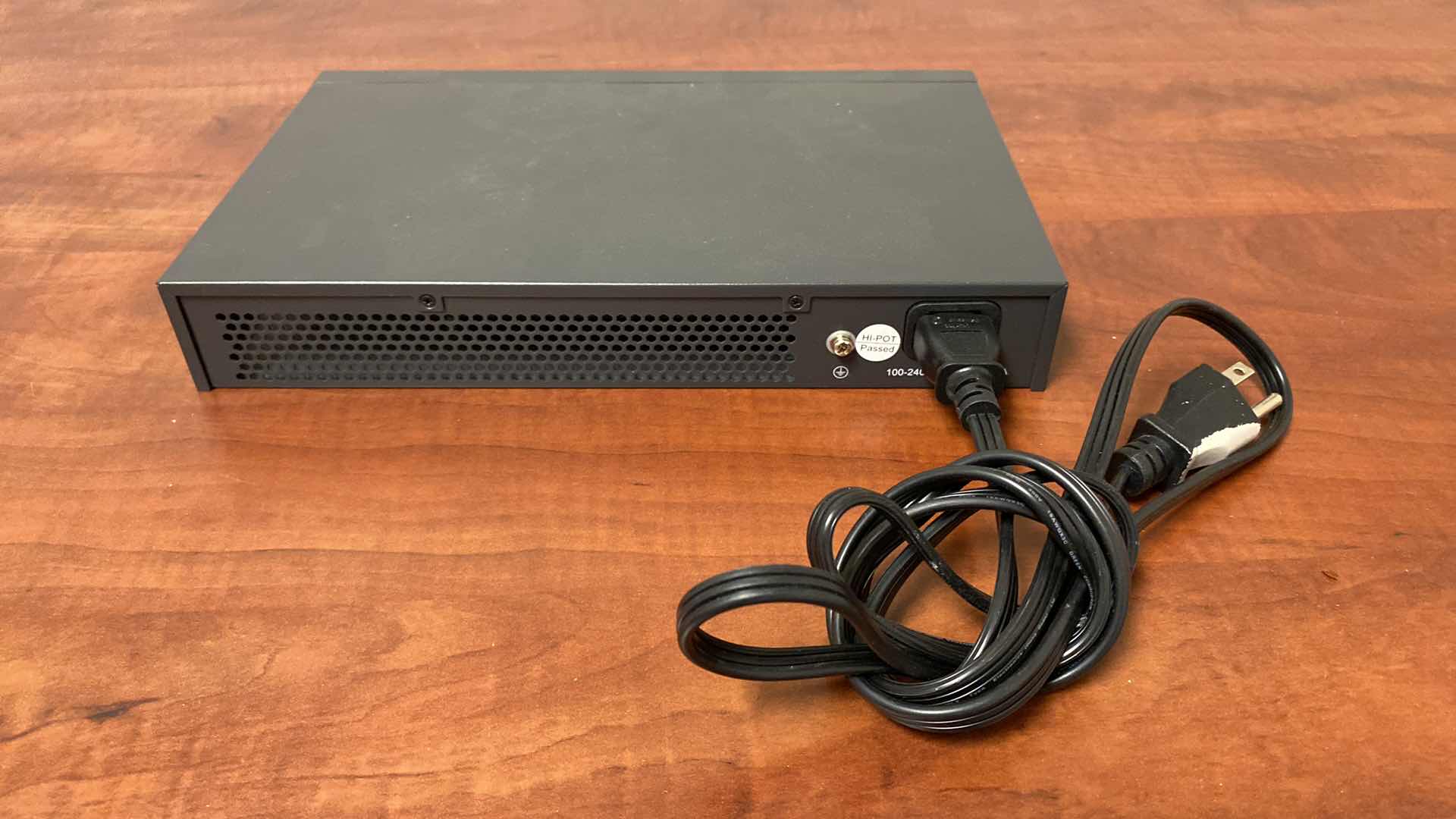 Photo 1 of TO-LINK 24 PORT GIGABIT SWITCH TL-SG1024D