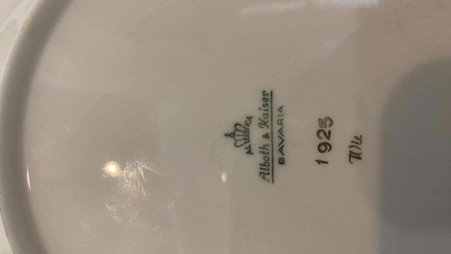 Photo 3 of RARE 1925 ALBOTH & KAISER BAVARIA 3 PIECE TEA CUP, SAUCER AND PLATE SET WITH GOLD EDGE