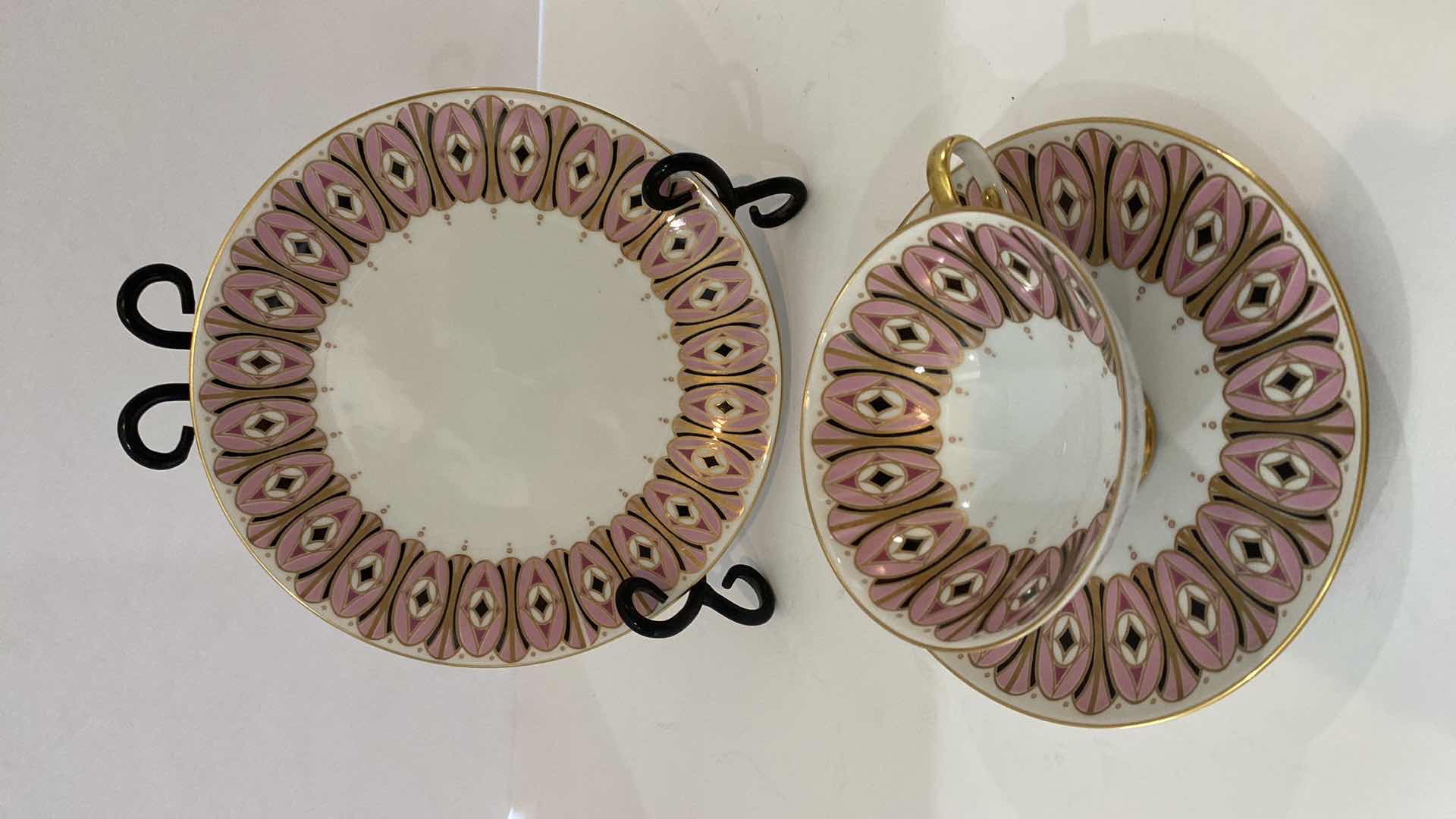 Photo 2 of RARE 1997 ALBOTH & KAISER BAVARIA 3 PIECE TEA CUP, SAUCER AND PLATE SET WITH GOLD EDGE