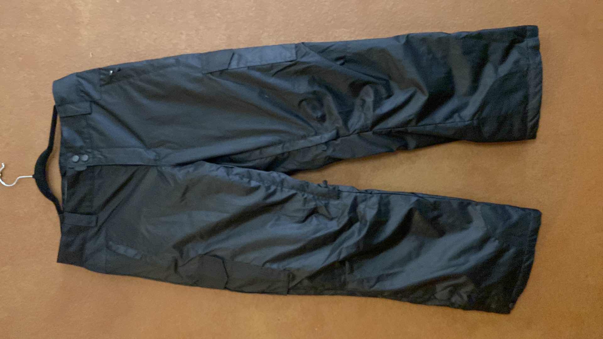 Photo 1 of GRAVITY MENS SNOW PANTS SIZE LARGE