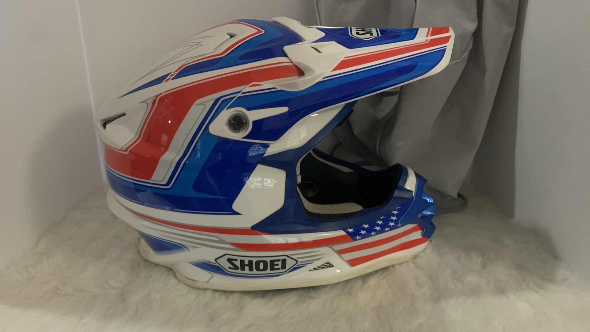 Photo 2 of SHOEI PATRIOTIC MOTORCYCLE HELMET SIZE XL