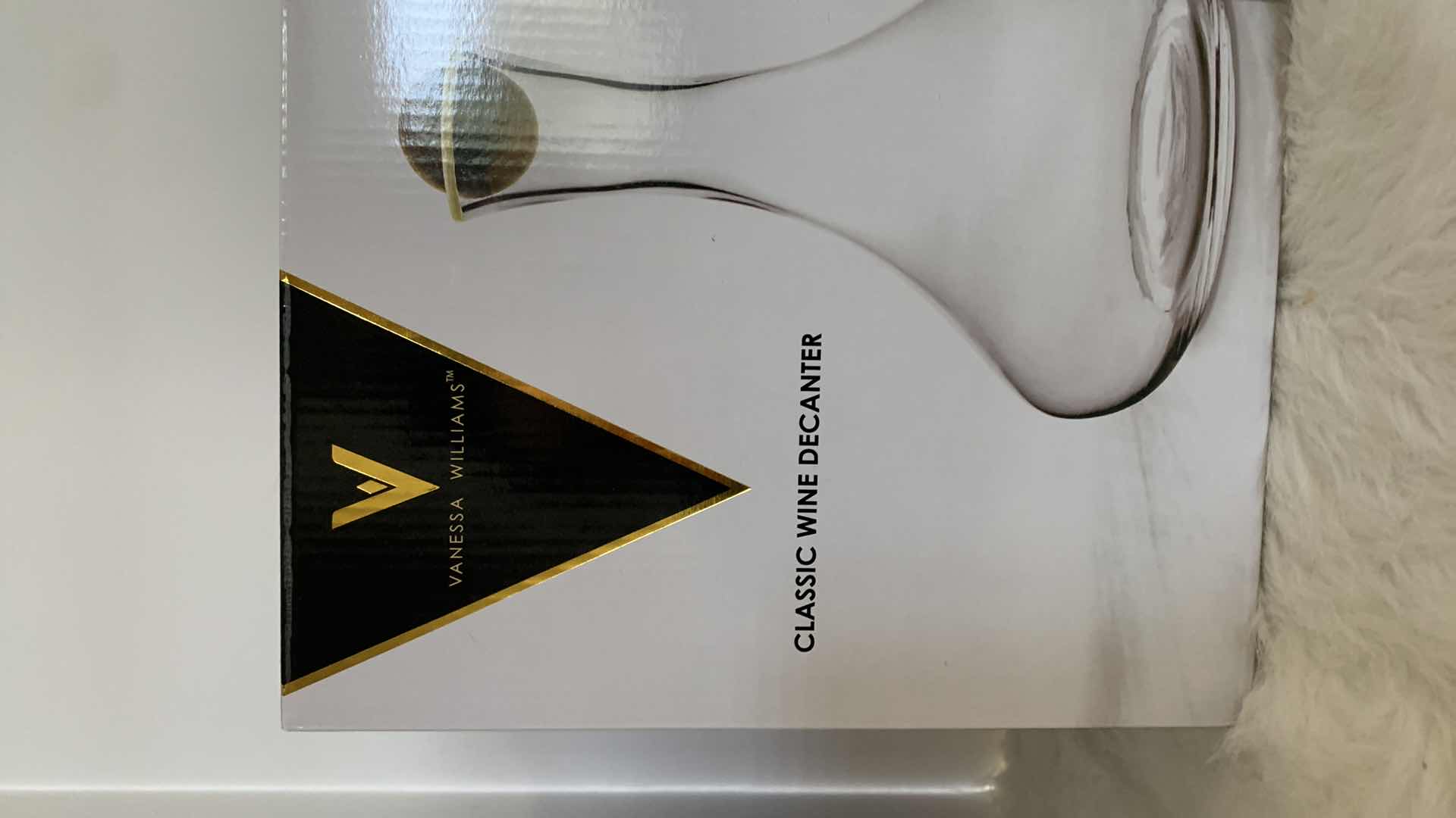 Photo 2 of NEW VANESSA WILLIAMS WINE DECANTER AND STEMLESS WINE GLASSES