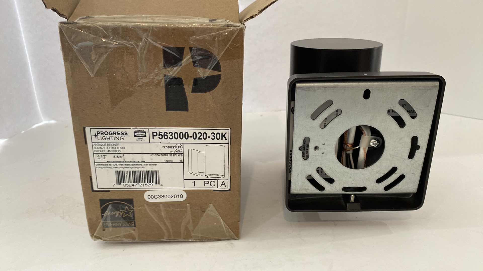 Photo 1 of NEW IN BOX PROGRESS LIGHTNING ANTIQUE BRONZE ACCENT LIGHT