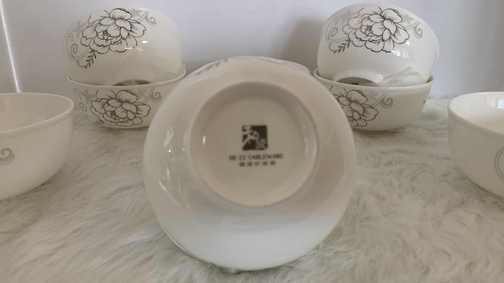 Photo 1 of 9 - SMALL WHITE PORCELAIN DESSERT BOWLS WITH FLOWER
