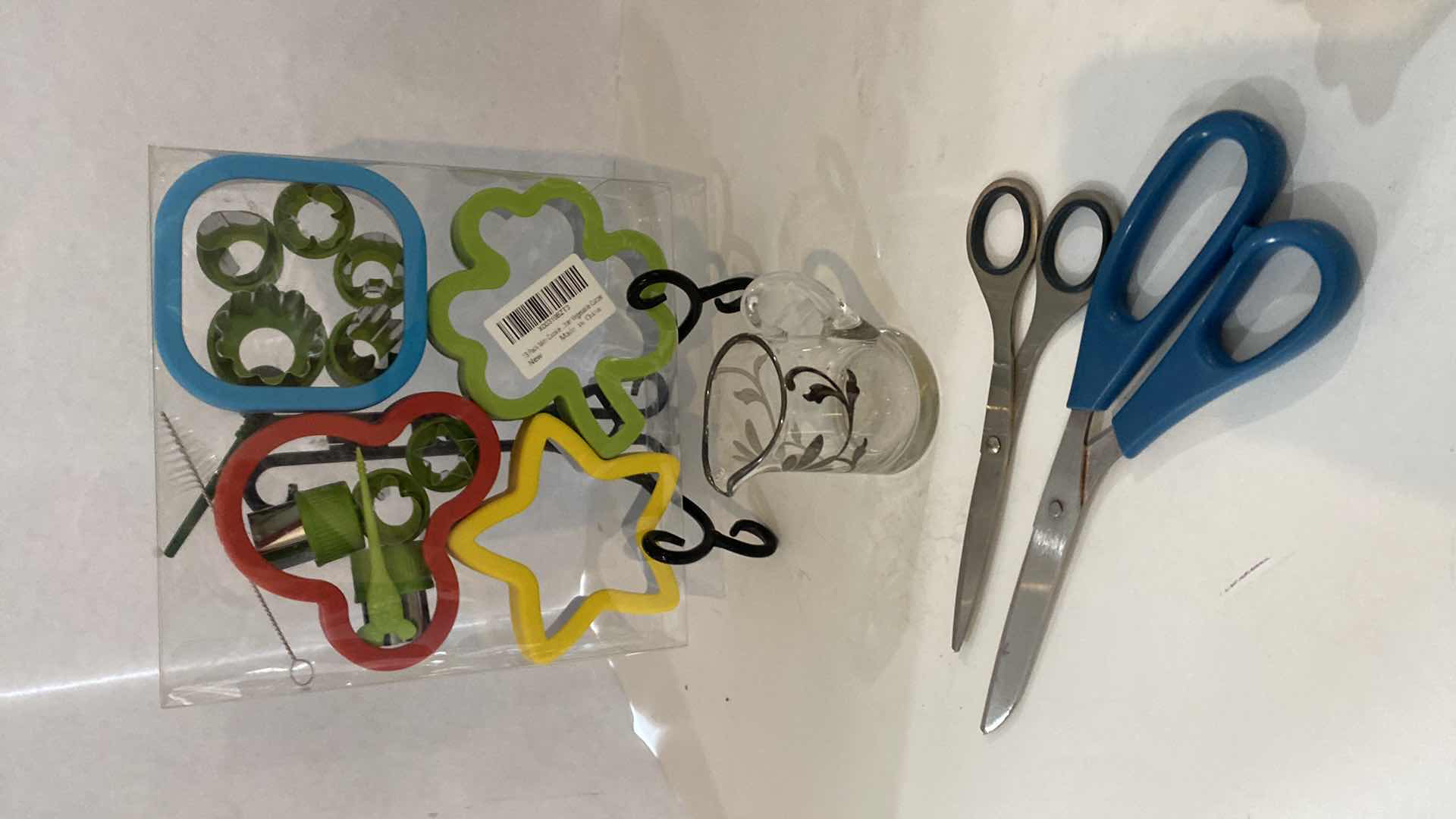 Photo 1 of ASSORTMENT OF HOUSEHOLD ITEMS