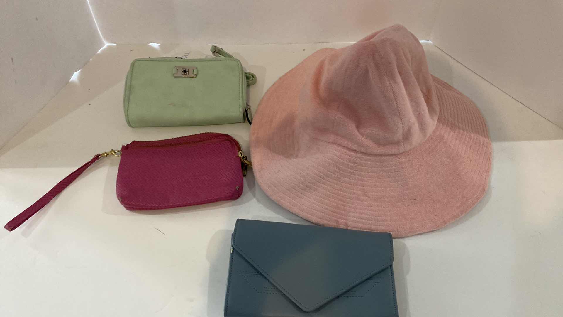 Photo 3 of NEW HANDBAG, JUICY HAT $65 ANS 3 WALLETS