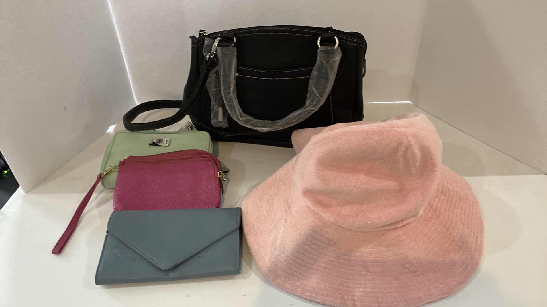 Photo 1 of NEW HANDBAG, JUICY HAT $65 ANS 3 WALLETS
