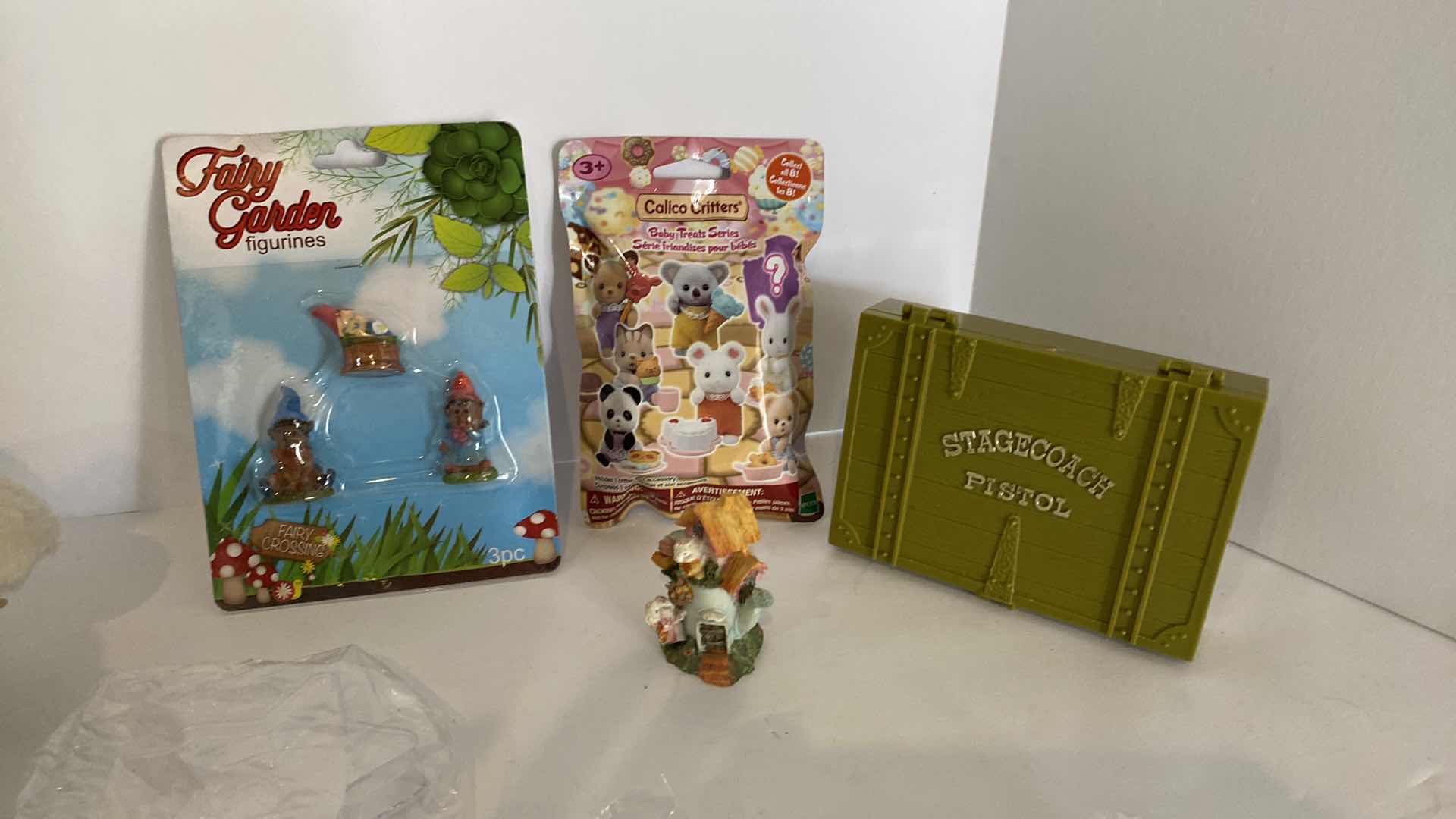 Photo 1 of ACRYLIC STARS AND CHILD ITEMS