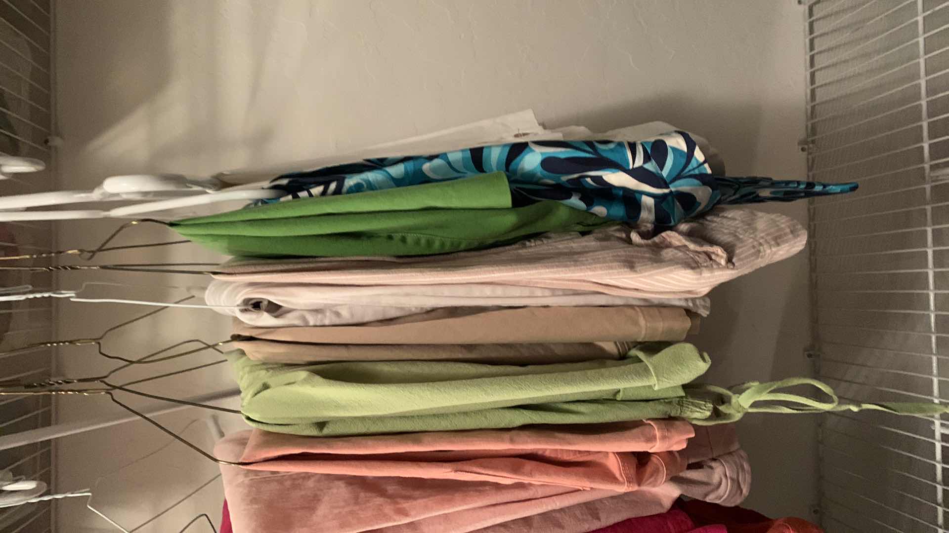 Photo 1 of 20 PAIRS OF WOMENS PANTS MOSTLY SIZE 14P