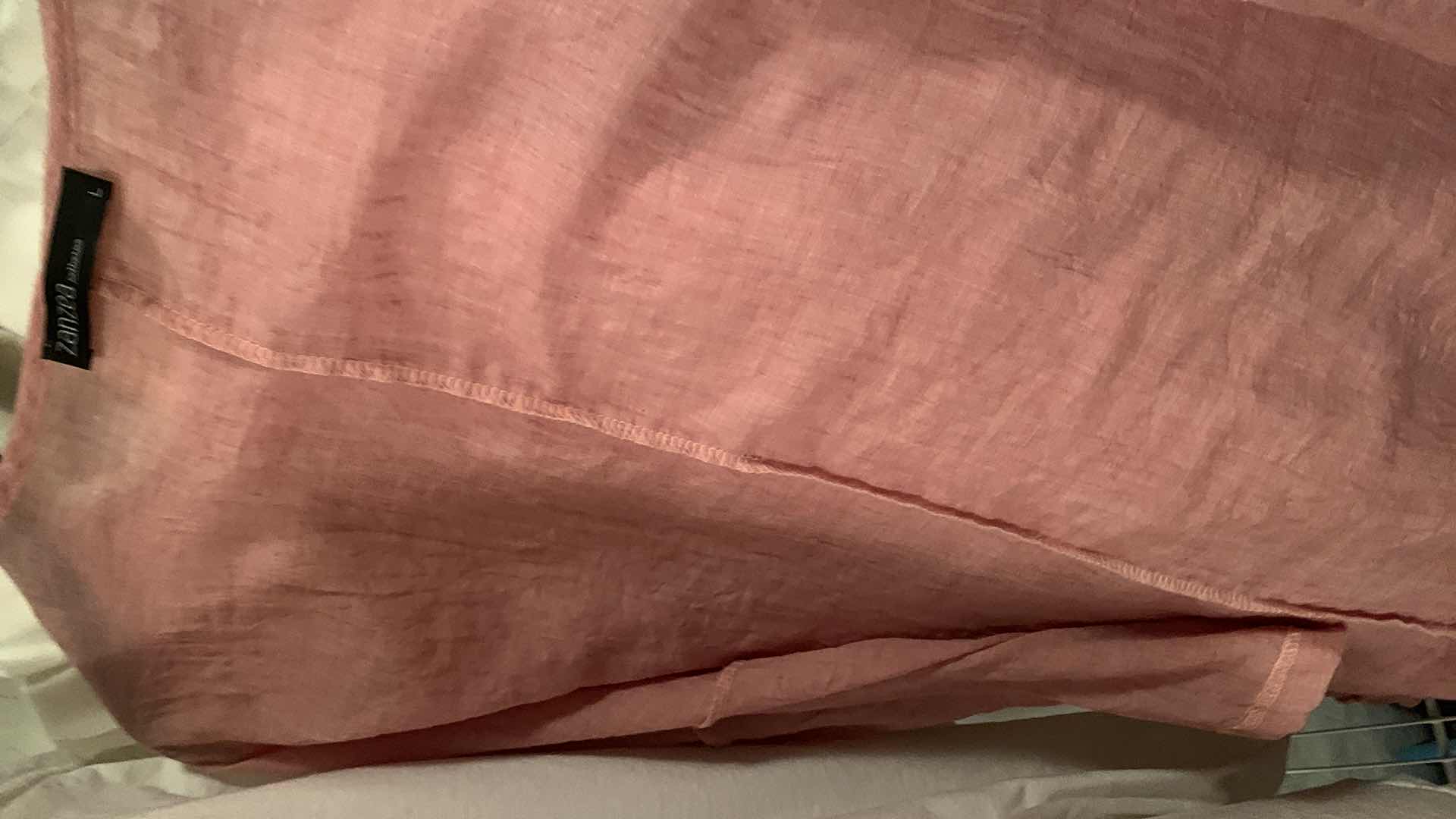 Photo 1 of 20 PIECES OF WOMENS CLOTHING