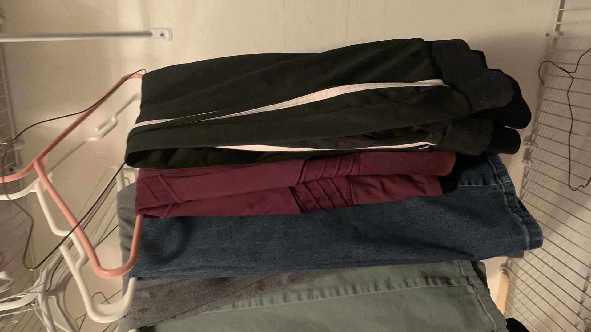 Photo 1 of 20 PIECES OF WOMENS CLOTHING