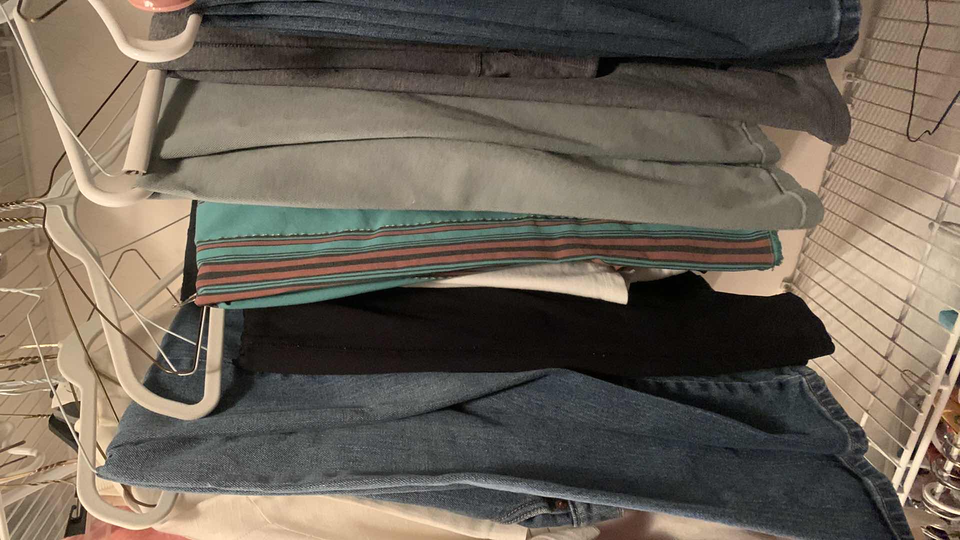 Photo 1 of 20 PIECES OF WOMENS CLOTHING