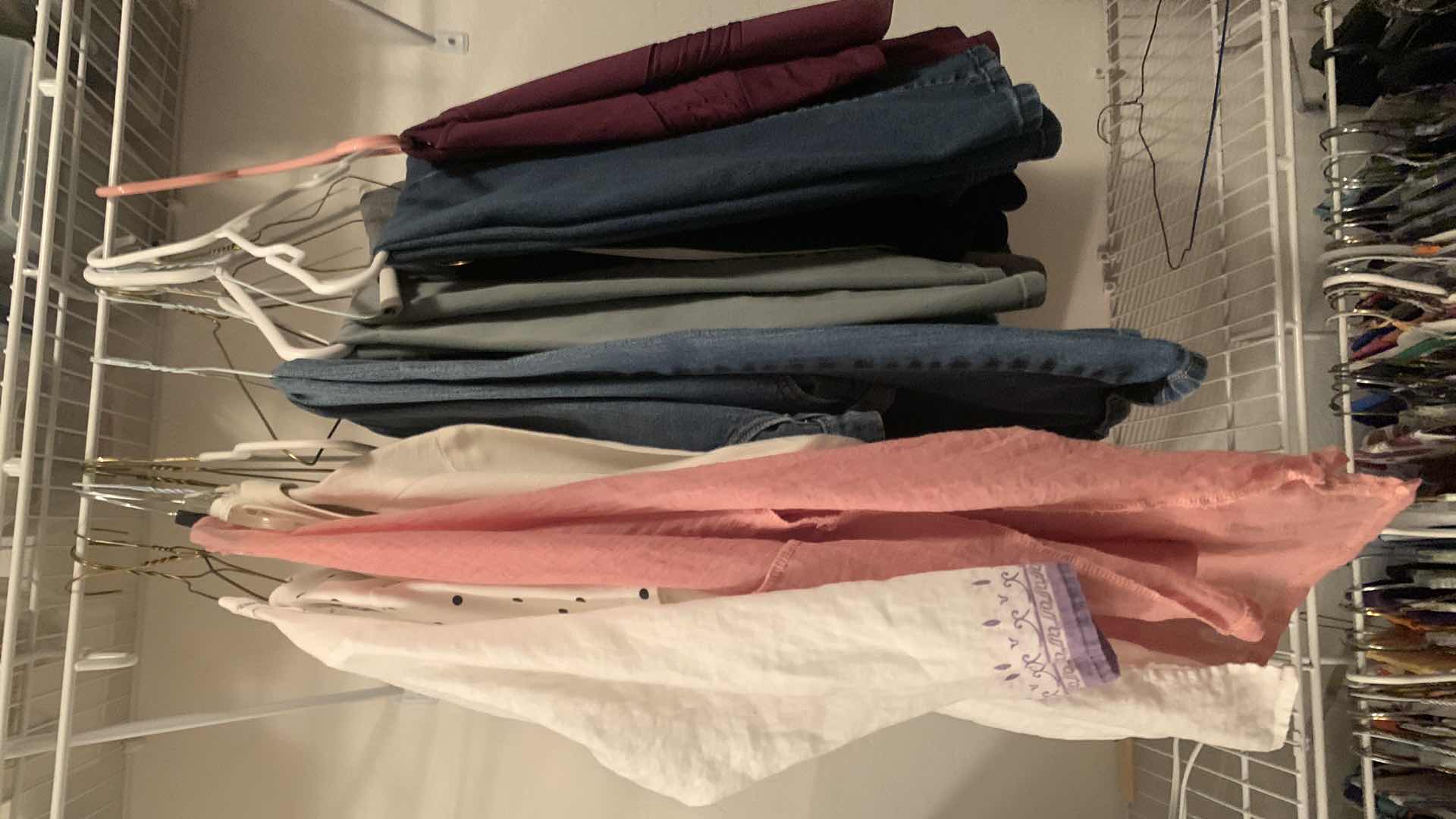 Photo 1 of 20 PIECES OF WOMENS CLOTHING