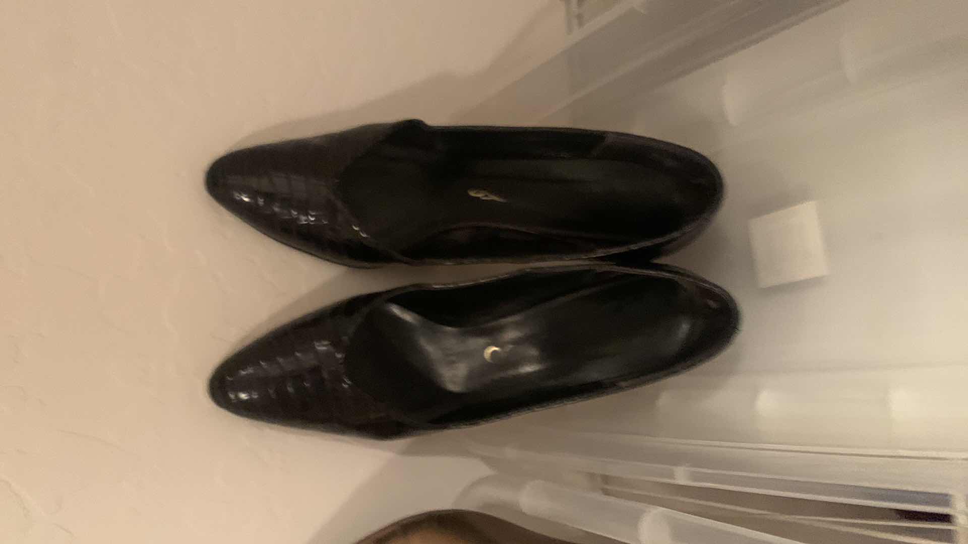 Photo 1 of 5 PAIRS WOMENS SHOES IN TOTES SIZE 8.5