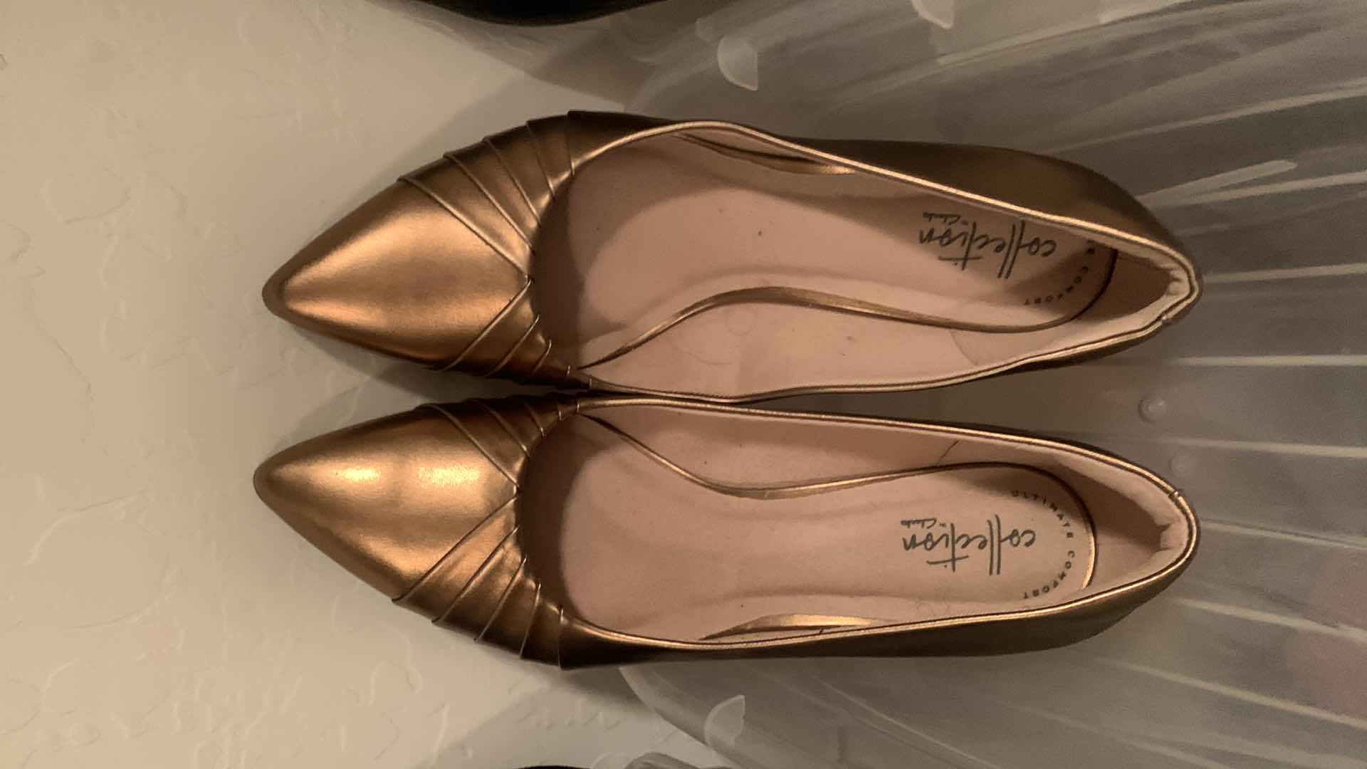 Photo 1 of 5 PAIRS WOMENS SHOES IN TOTES SIZE 8.5