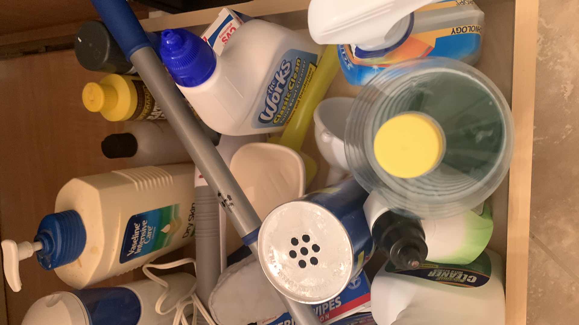 Photo 1 of CONTENTS OF BATHROOM CABINET