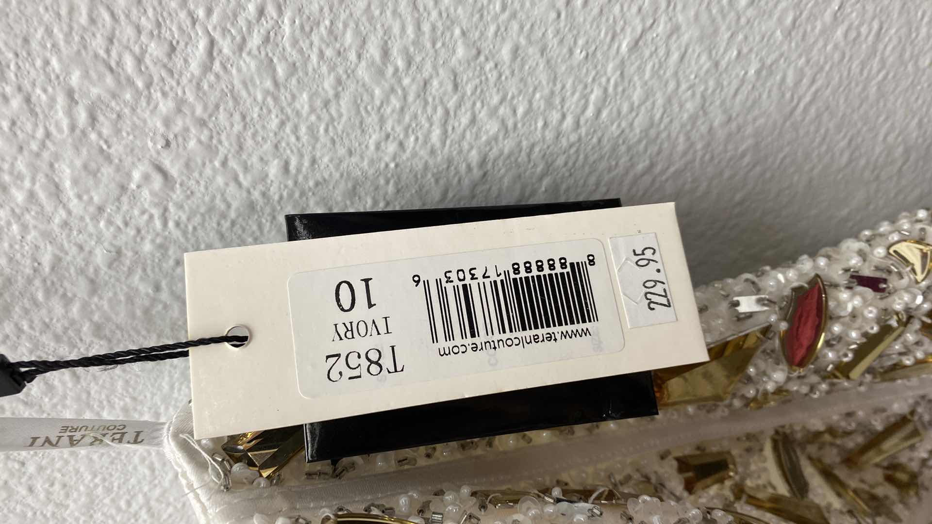 Photo 1 of NWT WOMEN’S SIZE 10 TERANI EVENING GOWN 