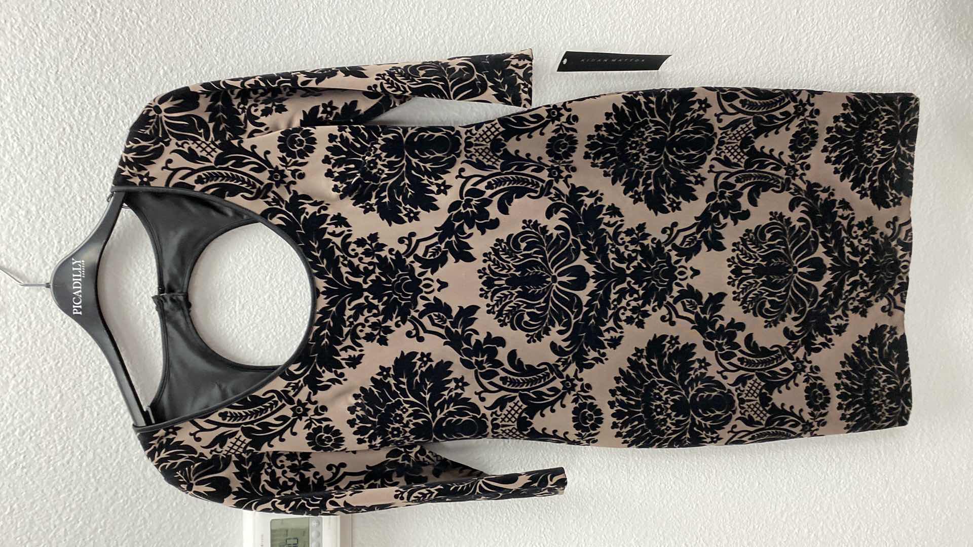 Photo 1 of NWT WOMEN’S SIZE 8 AIDAN MATTOX DRESS 