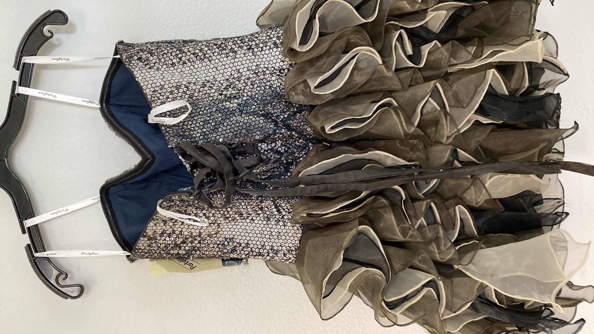 Photo 1 of NWT WOMEN’S SIZE 8 PARTY TIME DRESS 