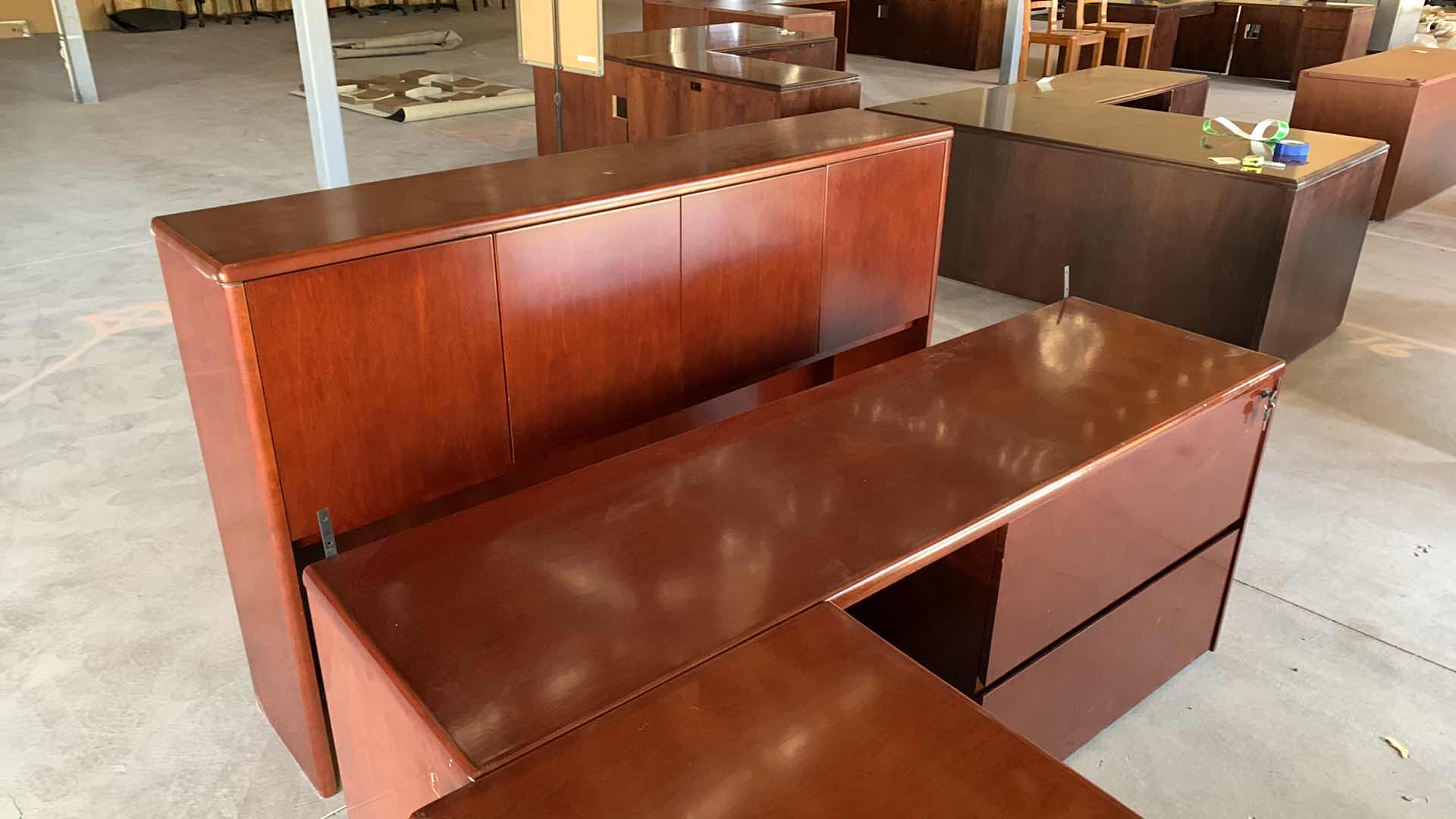 Photo 4 of 4 PIECE WOOD EXECUTIVE DESK SET w HUTCH
DESK 72 x 40 x H 29
RETURN 48 x 24 x H 29
FILE DESK 72 x 20 x H 29
HUTCH 70 x 14 x H 42