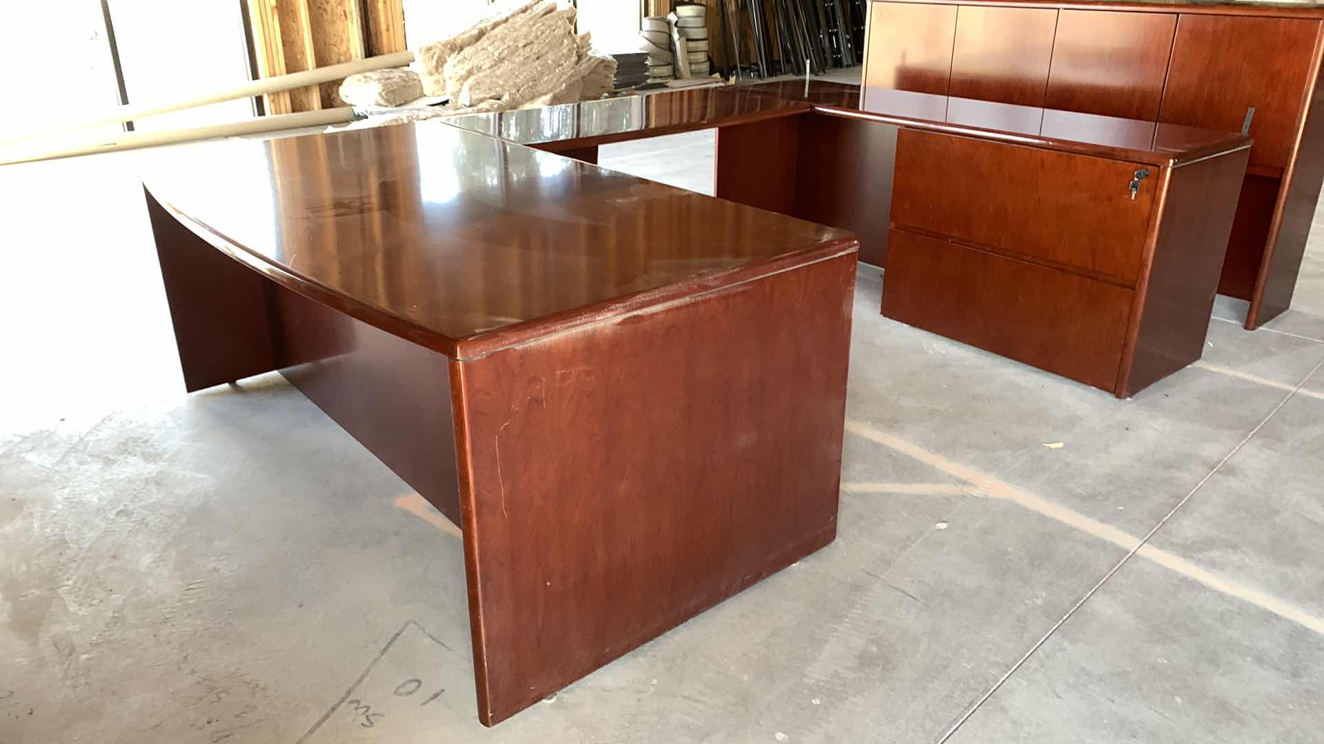 Photo 3 of 4 PIECE WOOD EXECUTIVE DESK SET w HUTCH
DESK 72 x 40 x H 29
RETURN 48 x 24 x H 29
FILE DESK 72 x 20 x H 29
HUTCH 70 x 14 x H 42