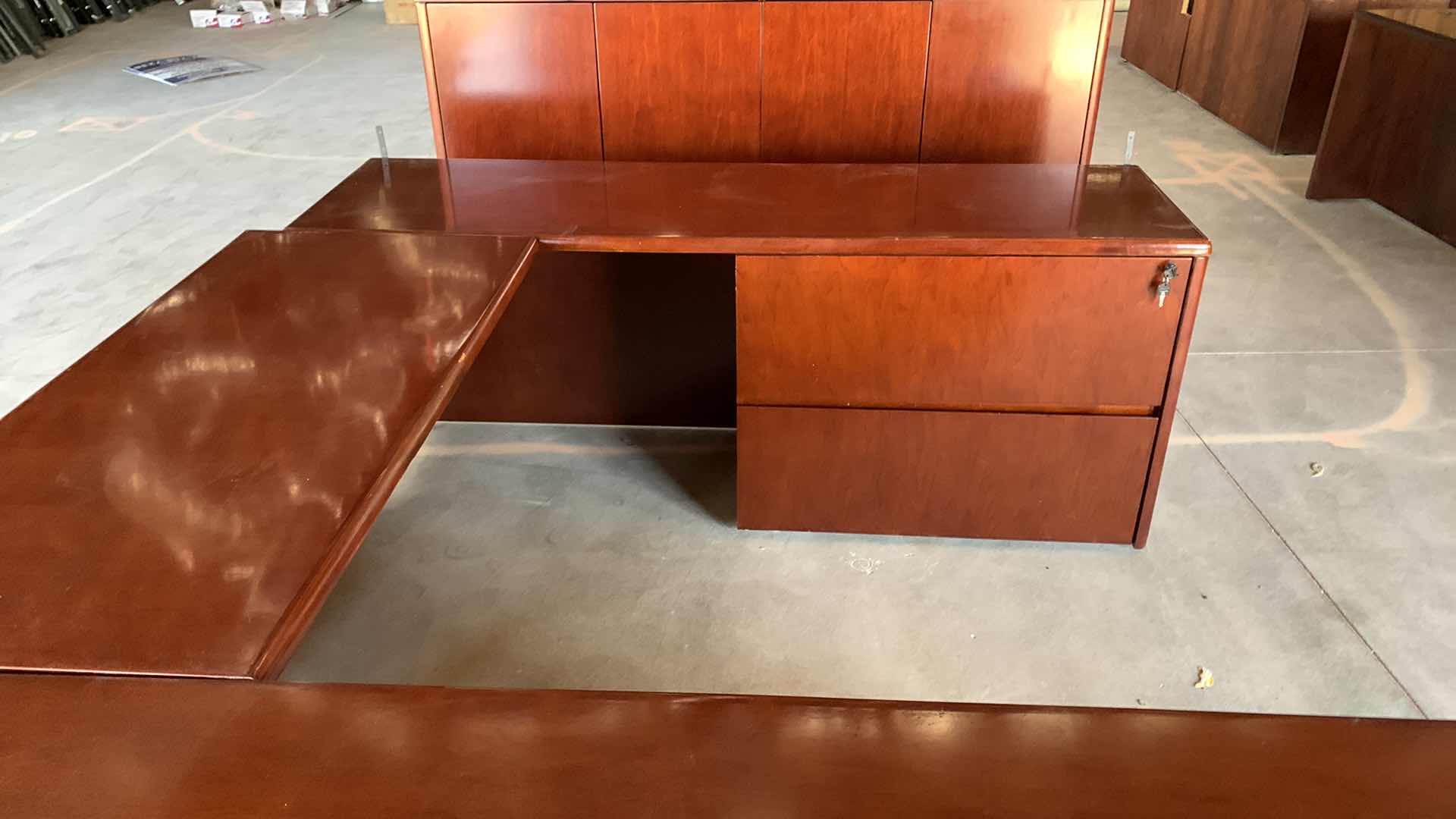 Photo 5 of 4 PIECE WOOD EXECUTIVE DESK SET w HUTCH
DESK 72 x 40 x H 29
RETURN 48 x 24 x H 29
FILE DESK 72 x 20 x H 29
HUTCH 70 x 14 x H 42