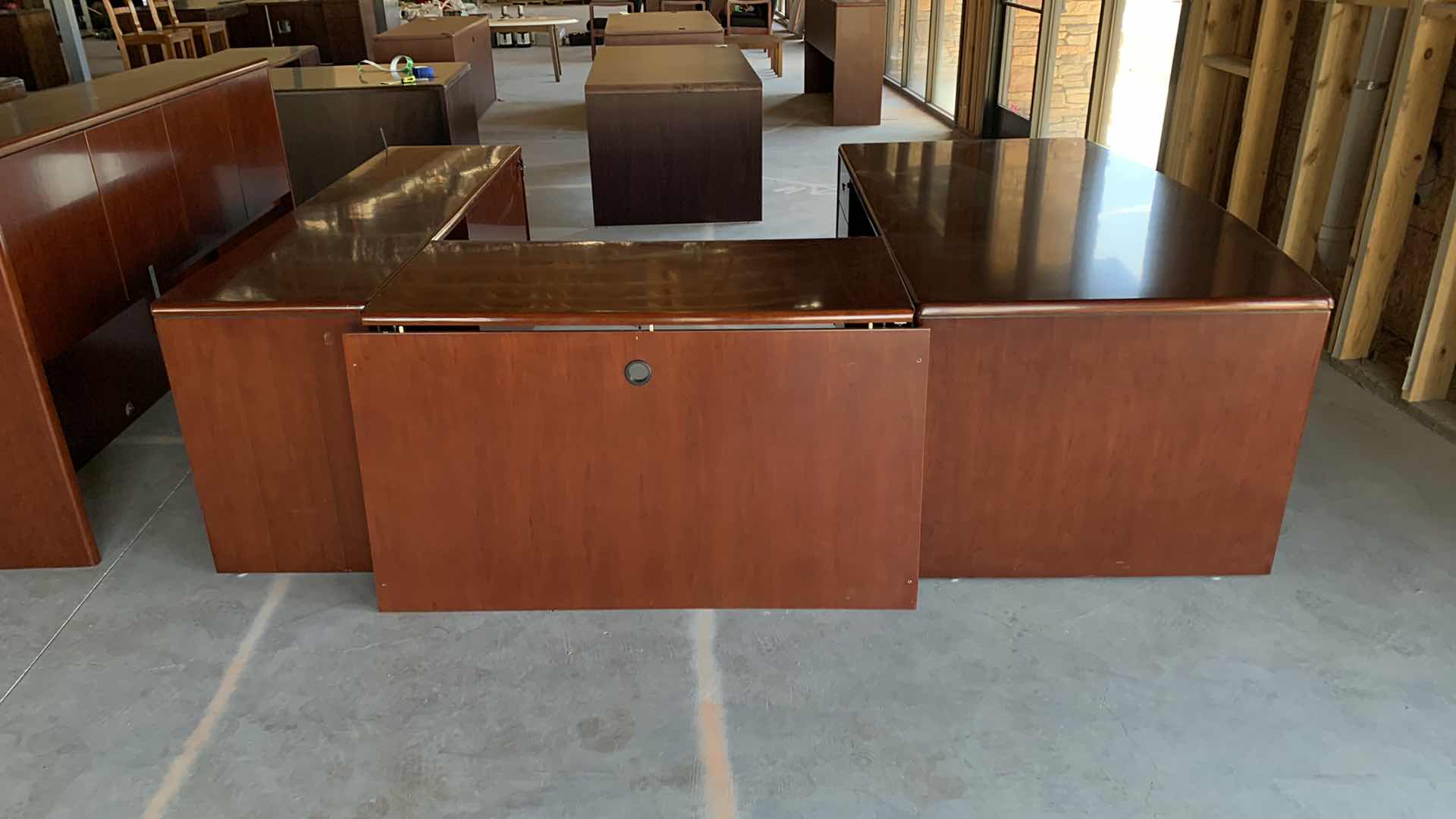 Photo 1 of 4 PIECE WOOD EXECUTIVE DESK SET w HUTCH
DESK 72 x 40 x H 29
RETURN 48 x 24 x H 29
FILE DESK 72 x 20 x H 29
HUTCH 70 x 14 x H 42