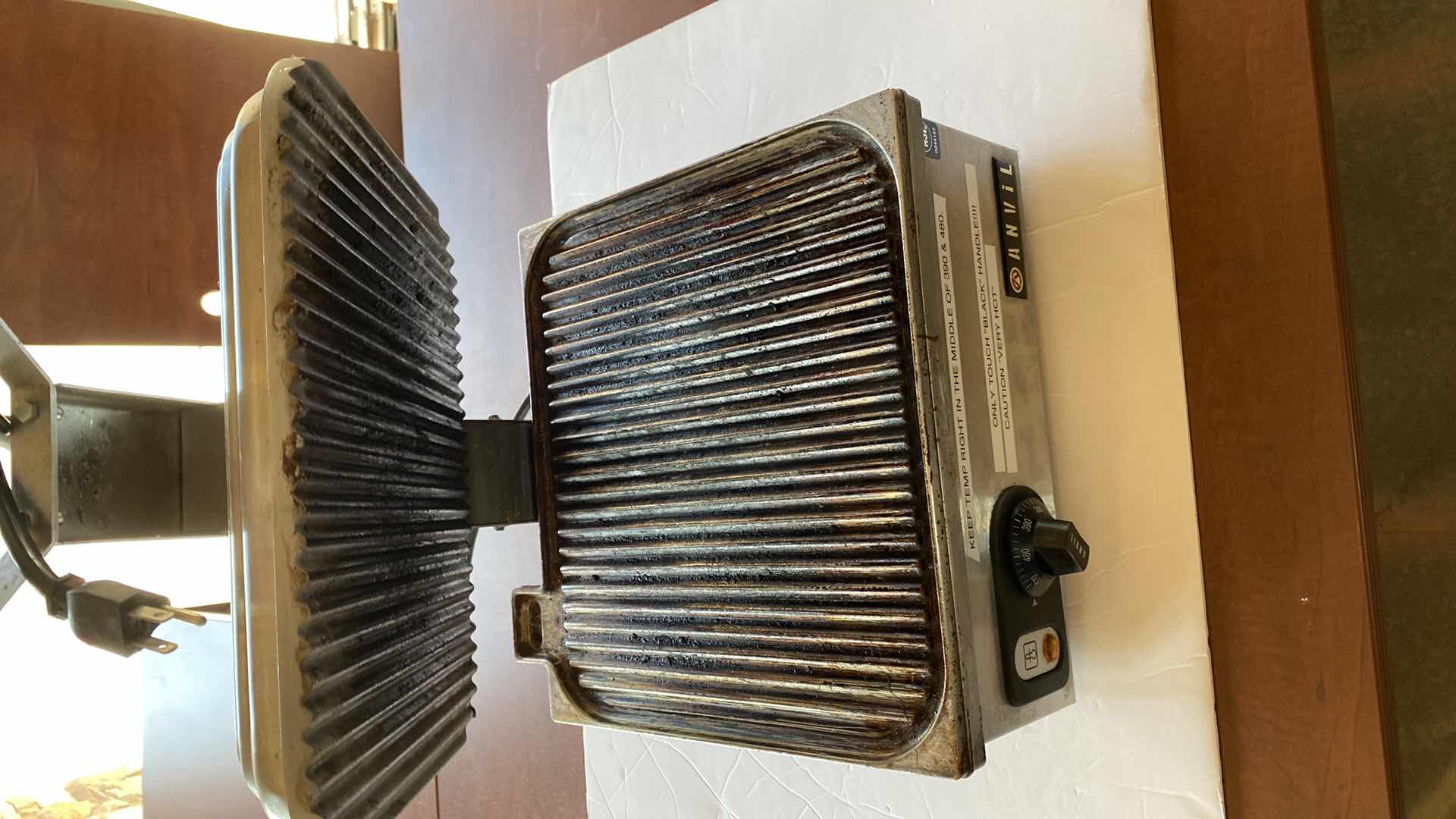 Photo 4 of ANVIL AMERICA TSA 7009 9 SLICE FLAT GRILL SANDWICH PRESS PANINI SUGGESTED RETAIL $350