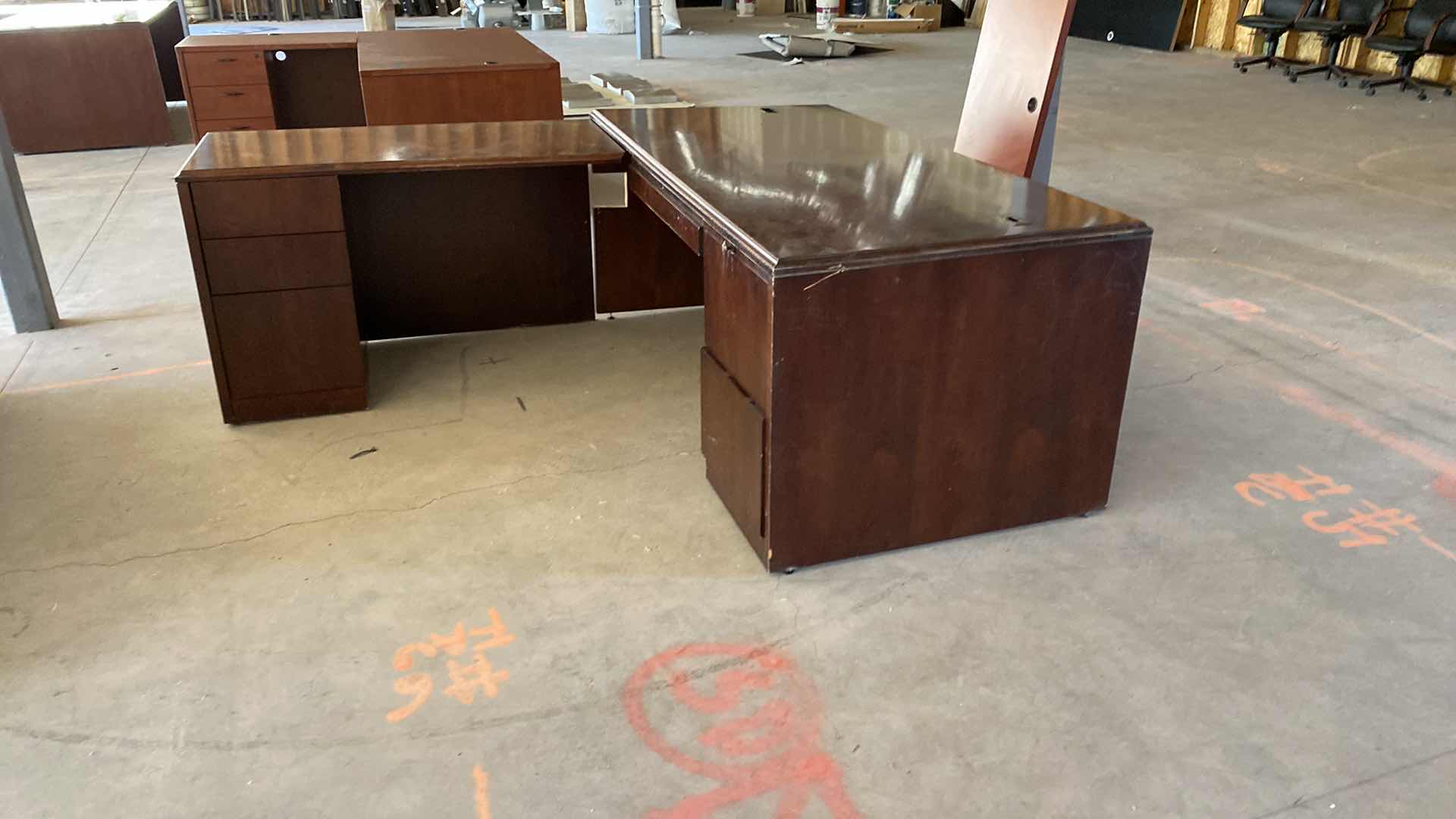 Photo 1 of 3 DRAWER DESK WITH RETURN 72 X 37 H30, RETURN WITH 3 DRAWERS 49 X 24  H30