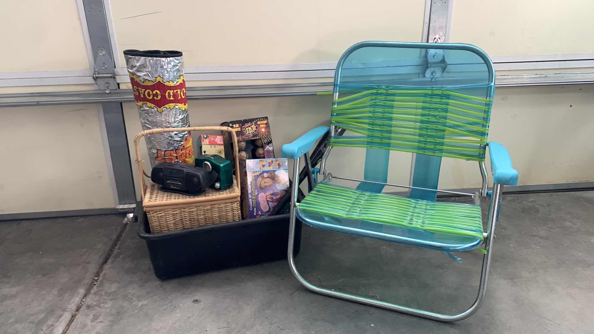 Photo 1 of MISC OUTDOOR SPORTS / FUN / PICNIC ASSORTMENT