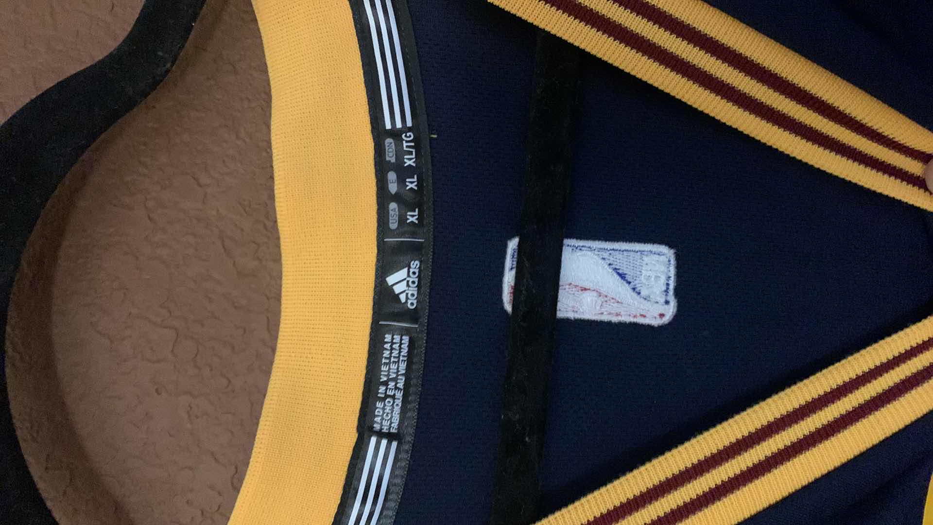 Photo 1 of 4 MENS BASKETBALL JERSEYS XL XXL