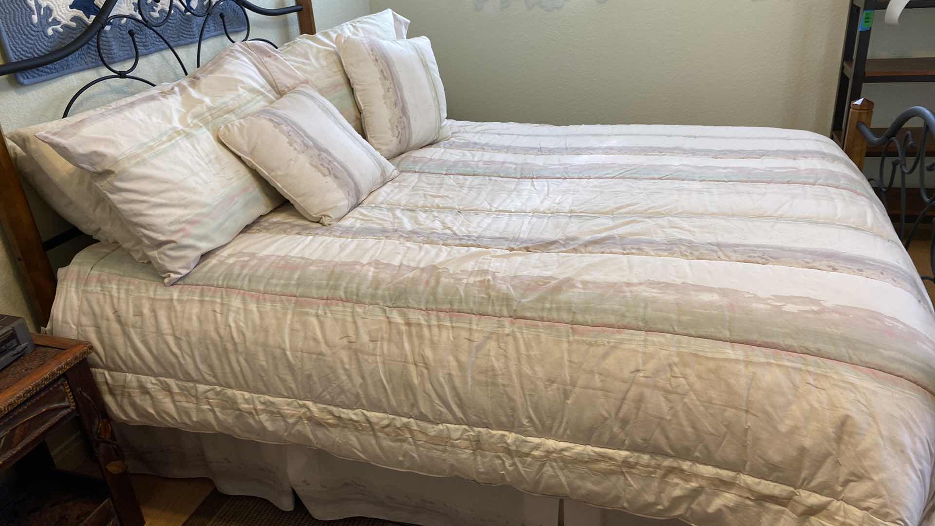 Photo 1 of QUEEN SIZE 6 PIECE BEDDING - COMFORTER BEDSKIRT PILLOWS