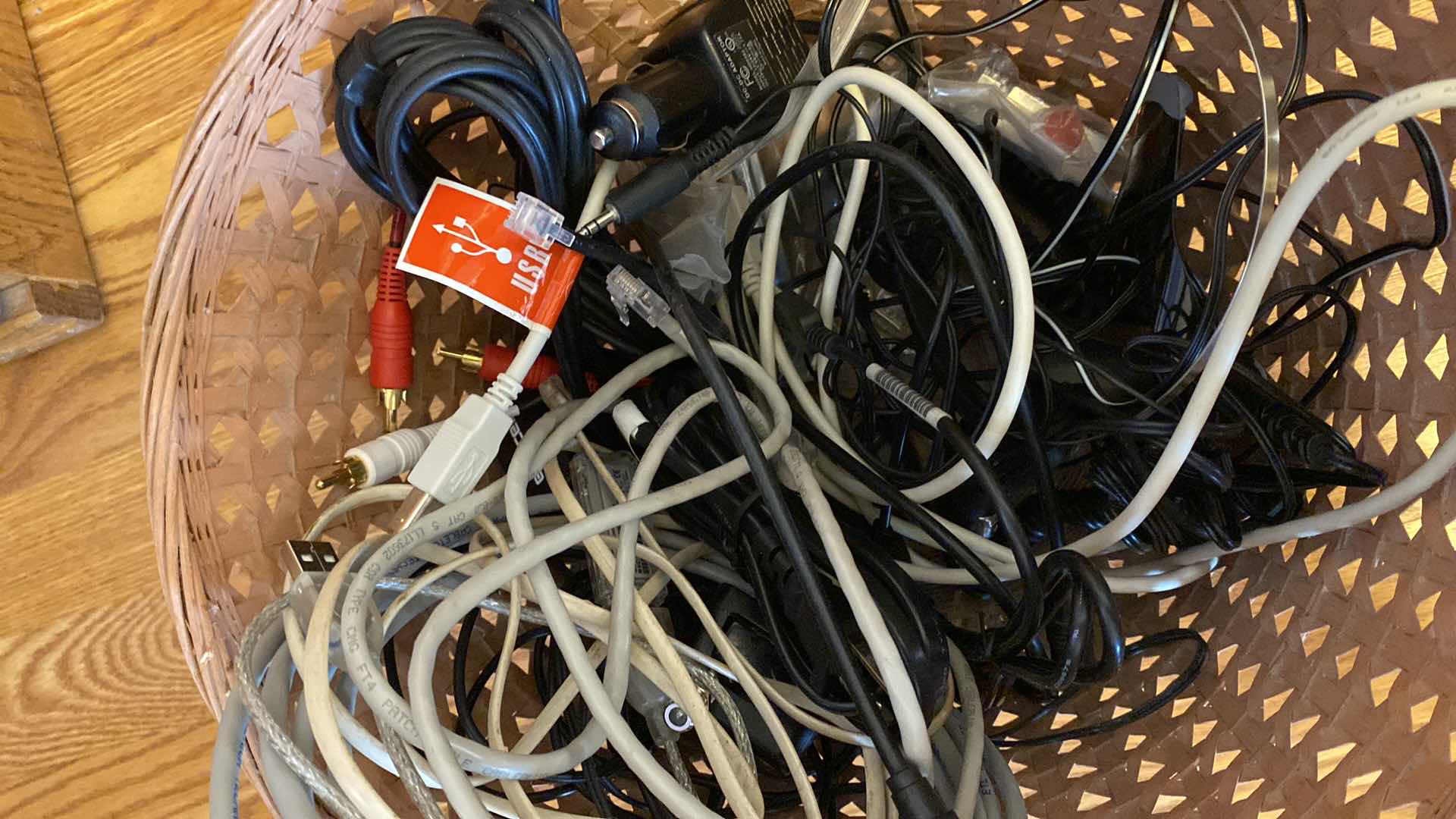 Photo 1 of BASKET IF PLUGS AND CABLES