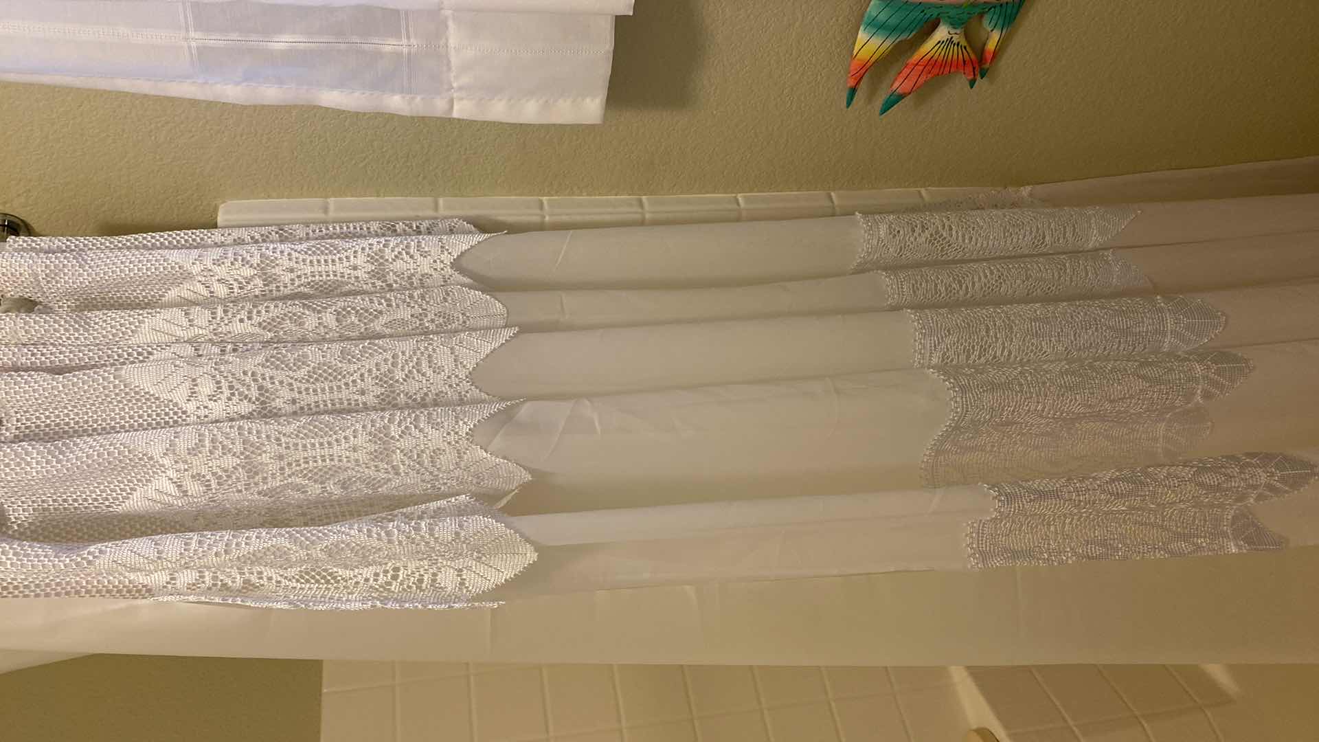 Photo 1 of SHOWER CURTAIN RUG 5 WALL FISH DECOR 2 BATH TOWELS AND 2 HAND TOWELS