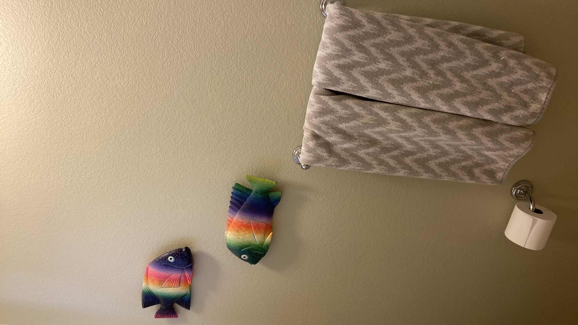 Photo 1 of SHOWER CURTAIN RUG 5 WALL FISH DECOR 2 BATH TOWELS AND 2 HAND TOWELS