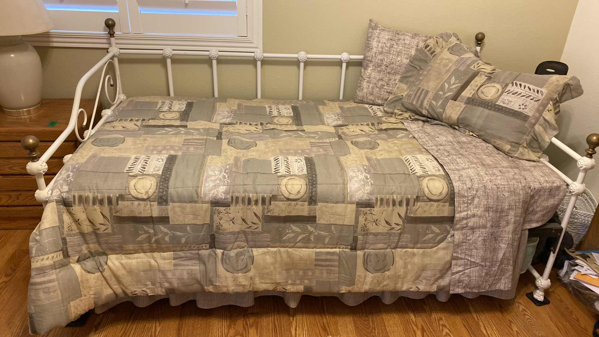 Photo 1 of DAYBED TWIN SIZE BEDDING SET