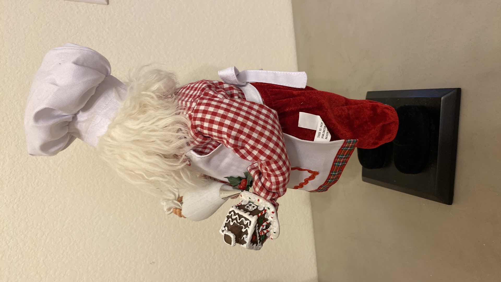 Photo 1 of SANTA AND MRS CLAUS BAKERS H19”