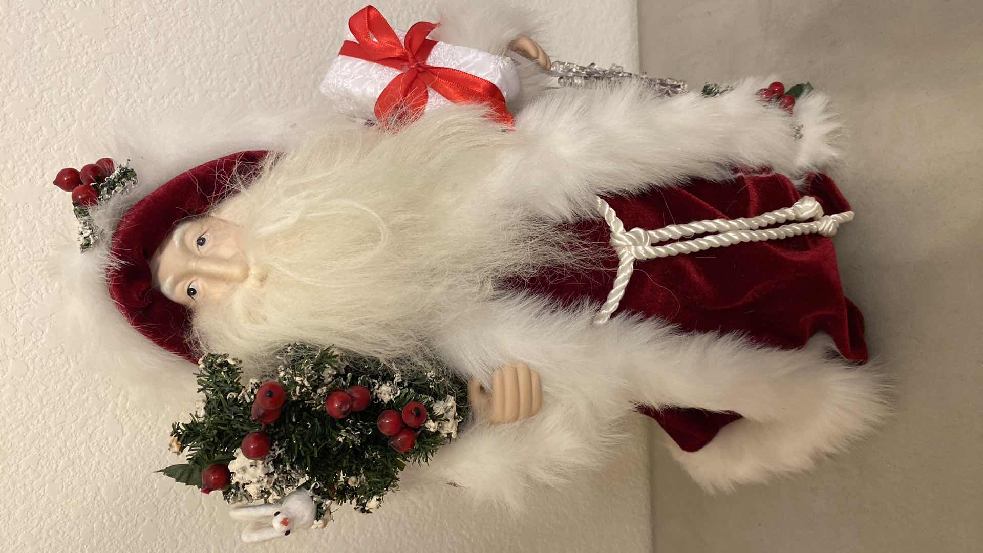 Photo 1 of 10 - CHRISTMAS DECOR SANTAS GRINCH TALLEST 16” SMALL QUILT 22” X 26” AND MORE